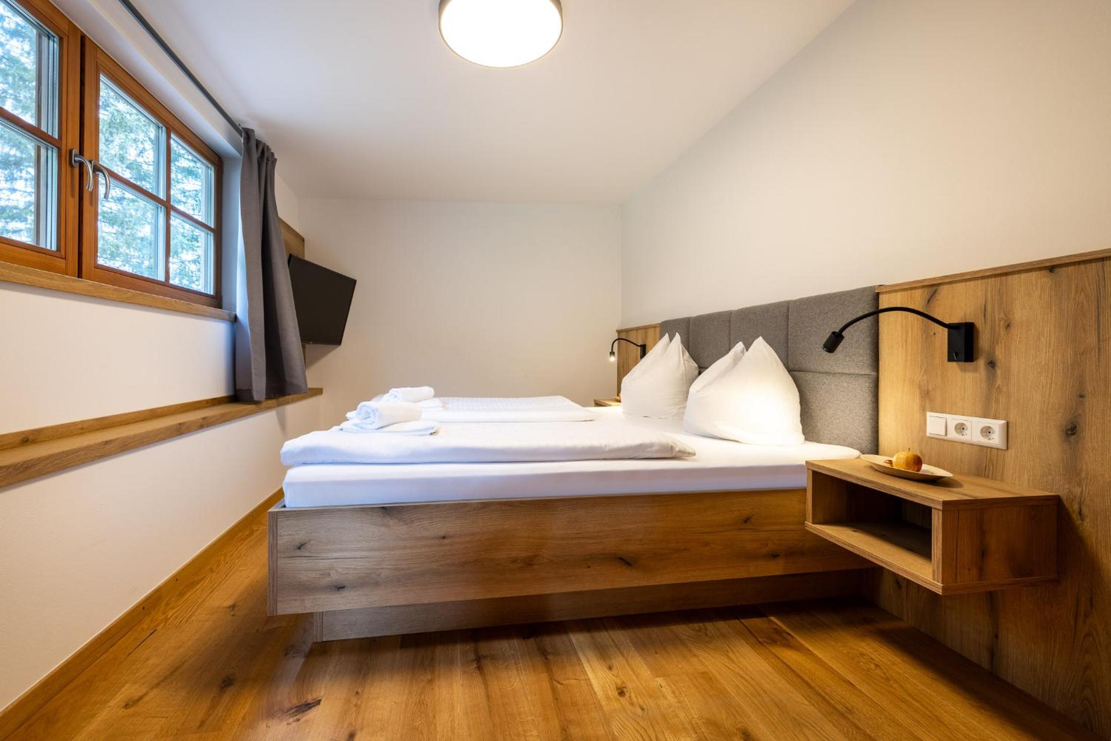 One-Bedroom Apartment - Photo 3