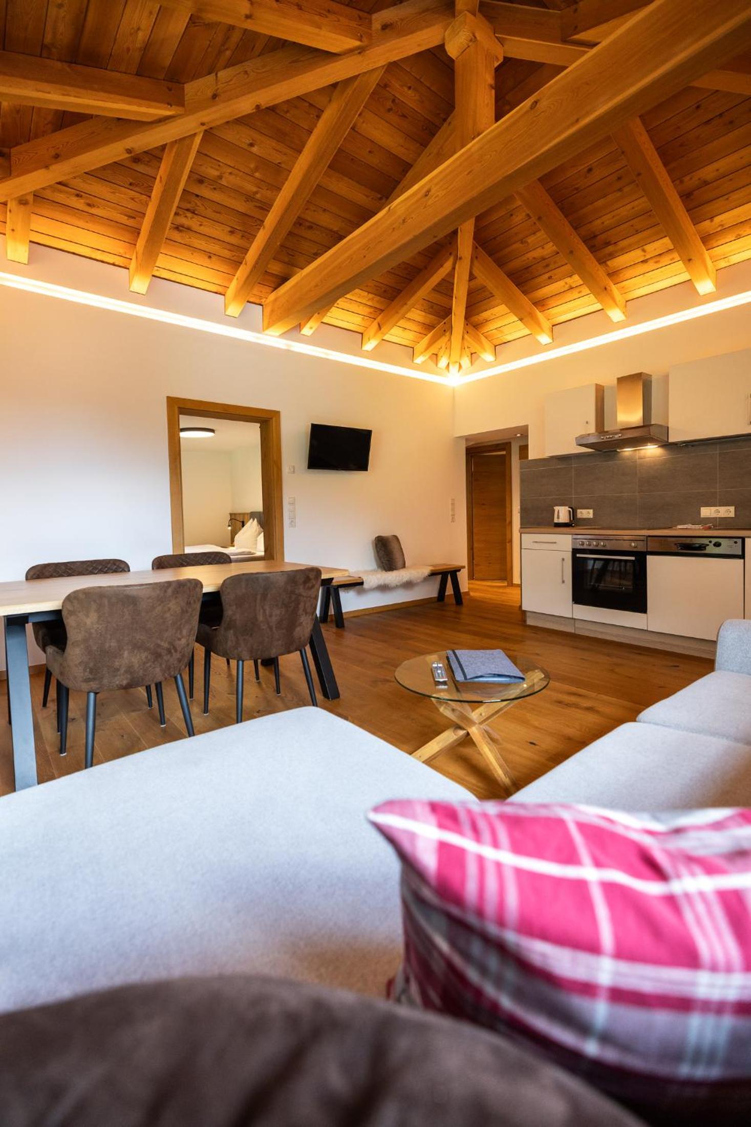 One-Bedroom Apartment - Photo 8