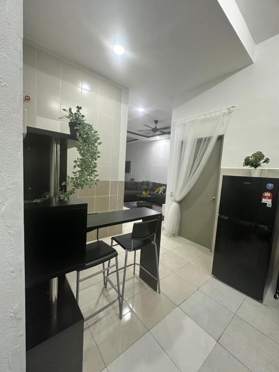 Three-Bedroom House photo 3