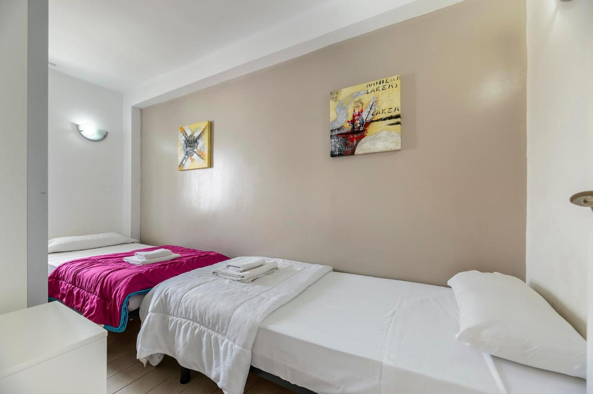 Apartment with Balcony - Photo 12