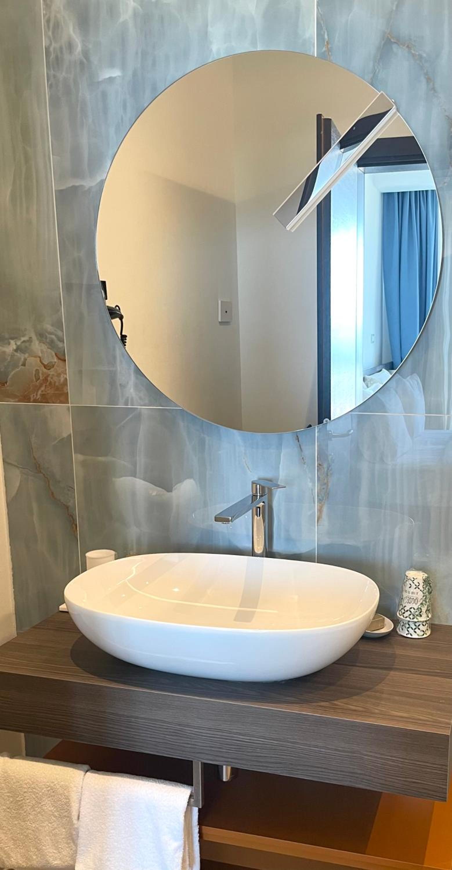 Deluxe Double or Twin Room with Sea View - Photo 13