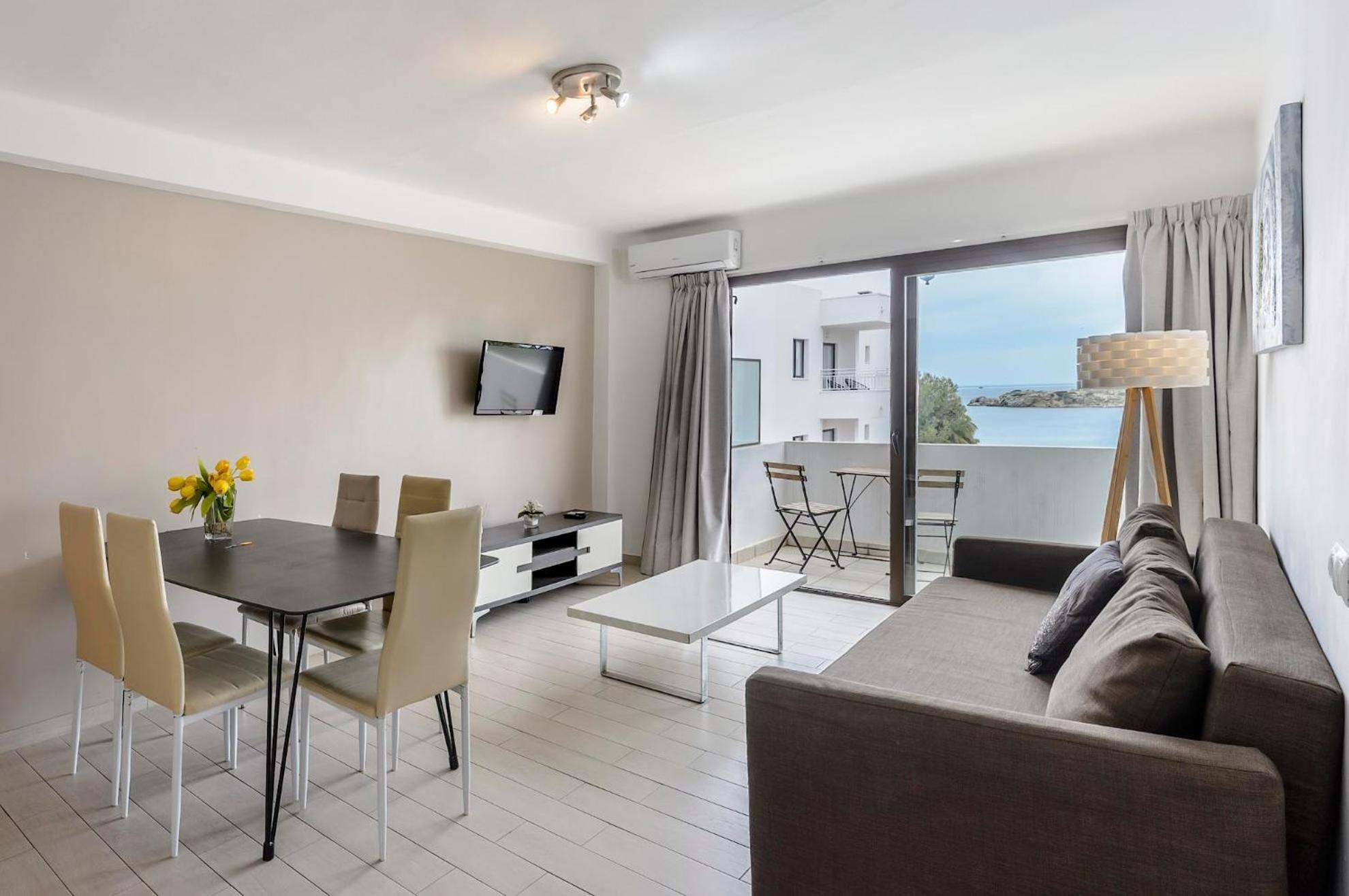 Apartment with Sea View - Photo 4