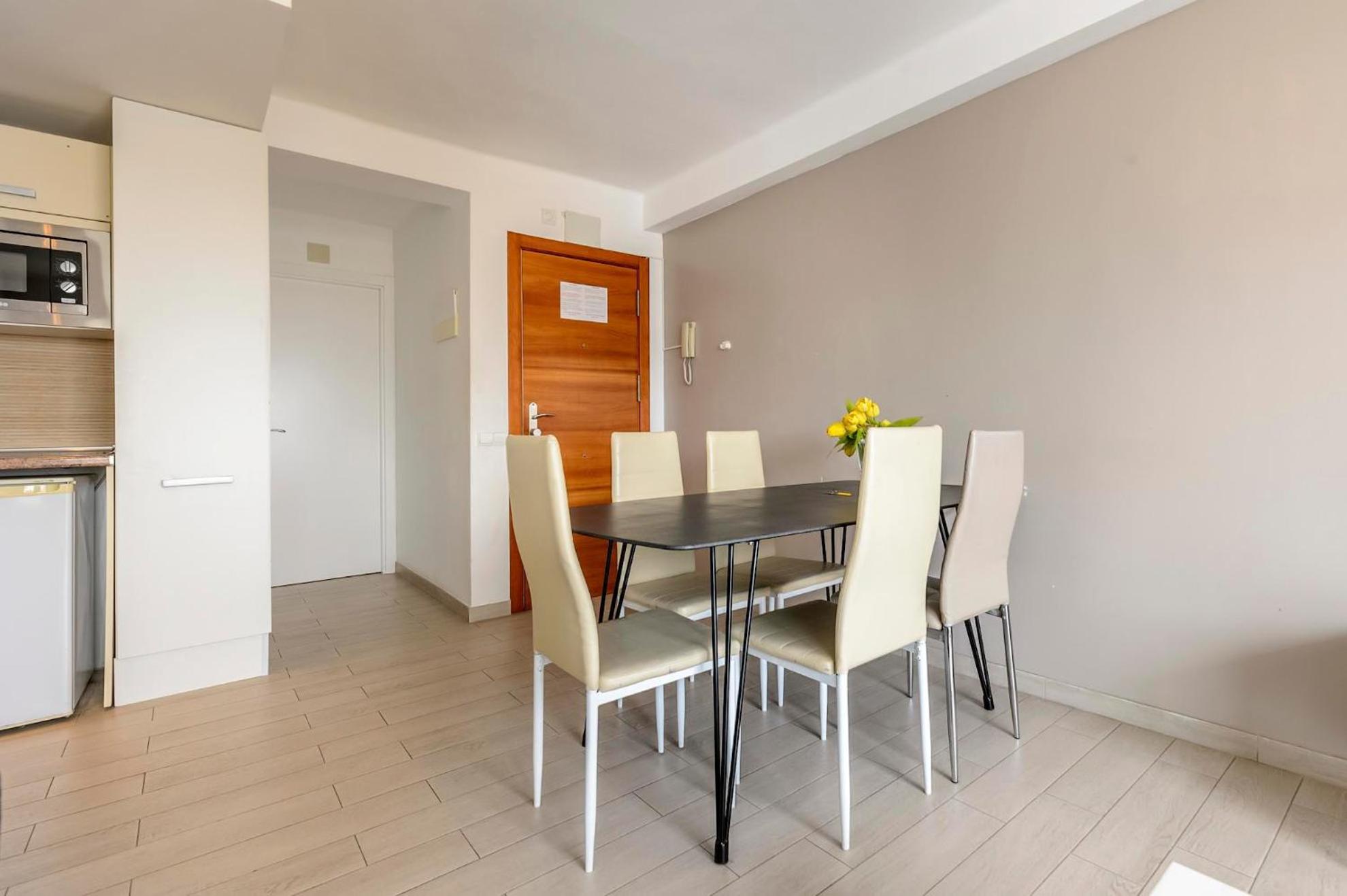 Apartment with Sea View - Photo 6