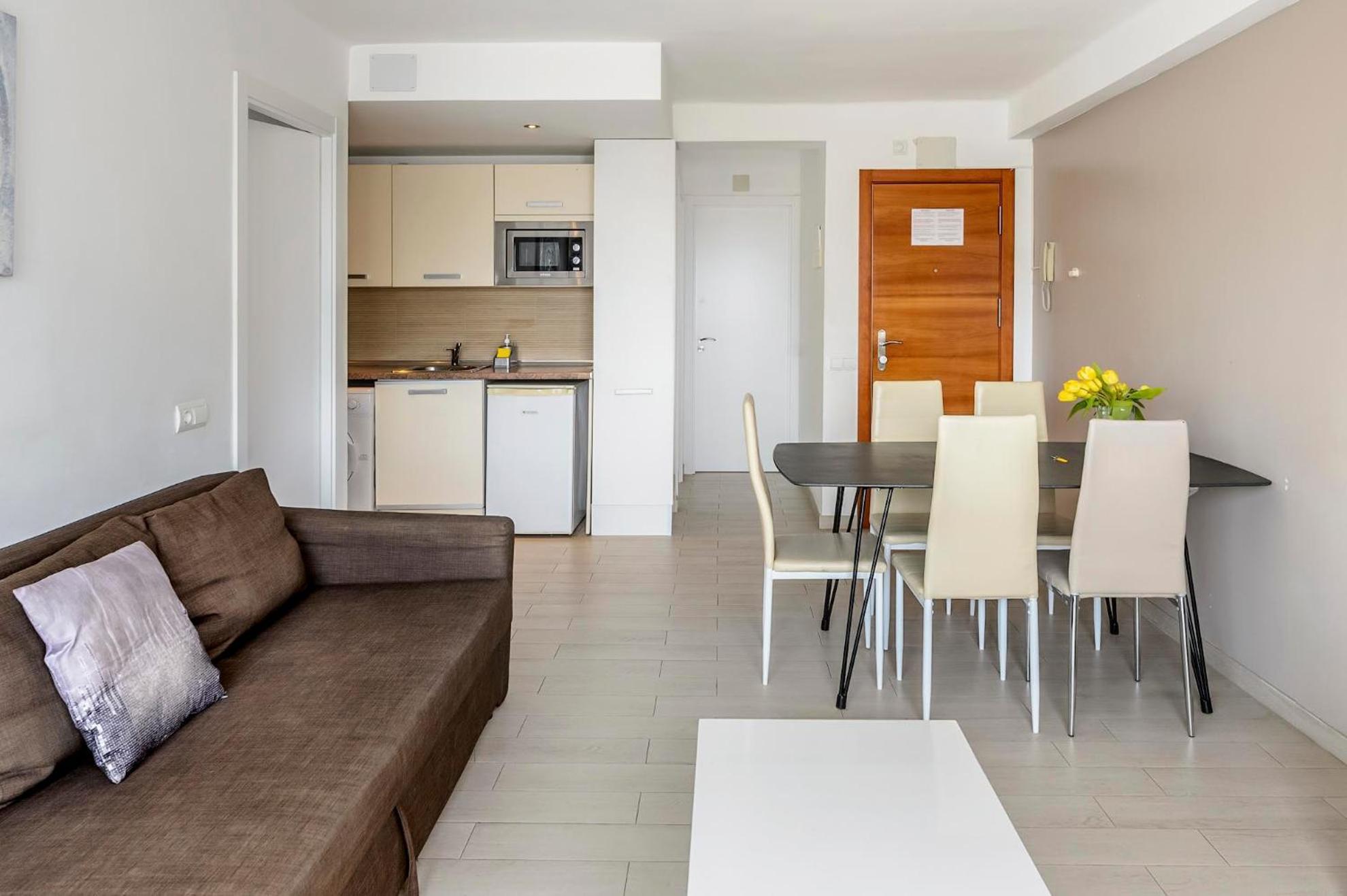 Apartment with Sea View - Photo 5