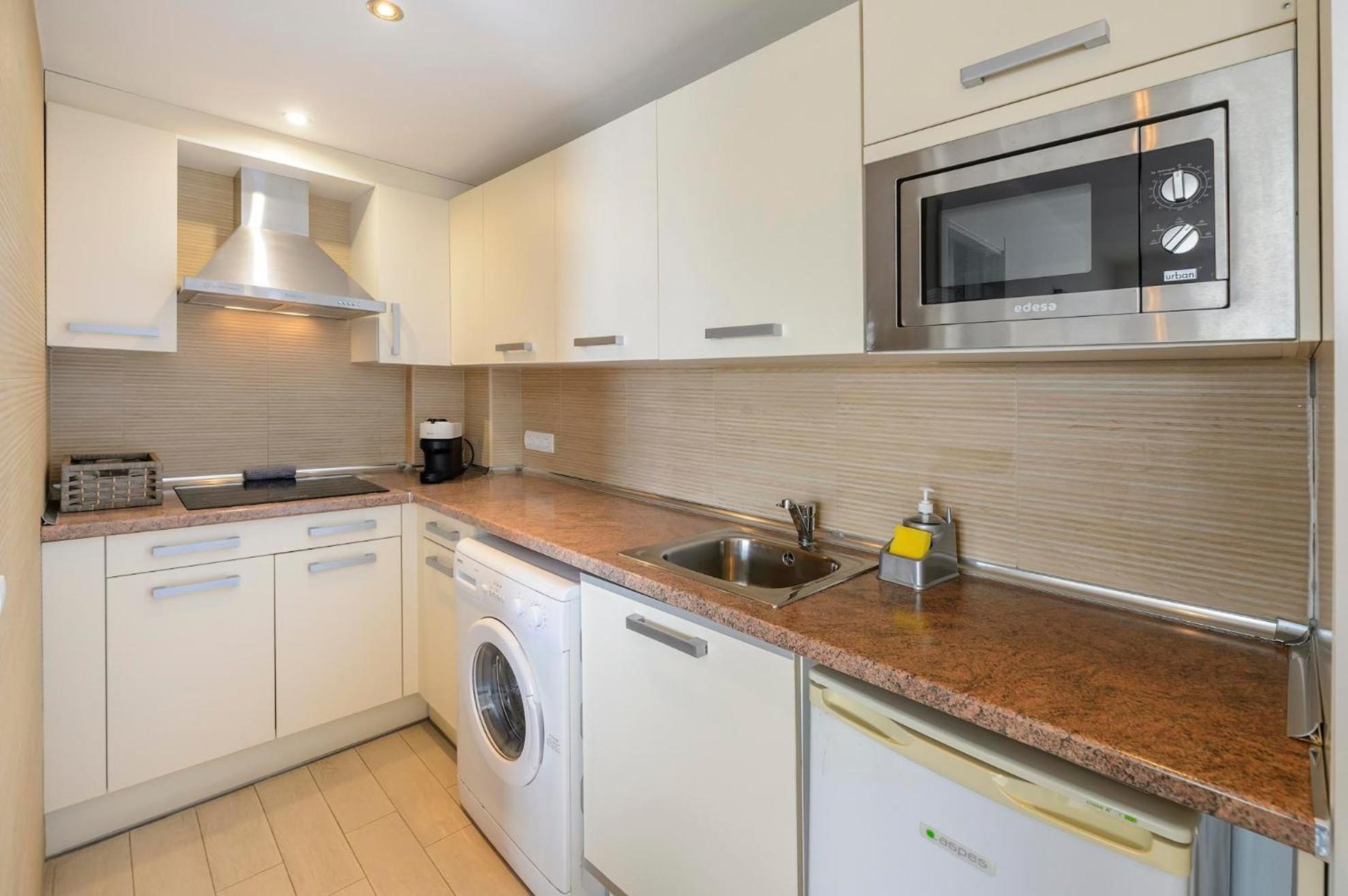 Apartment with Sea View - Photo 7