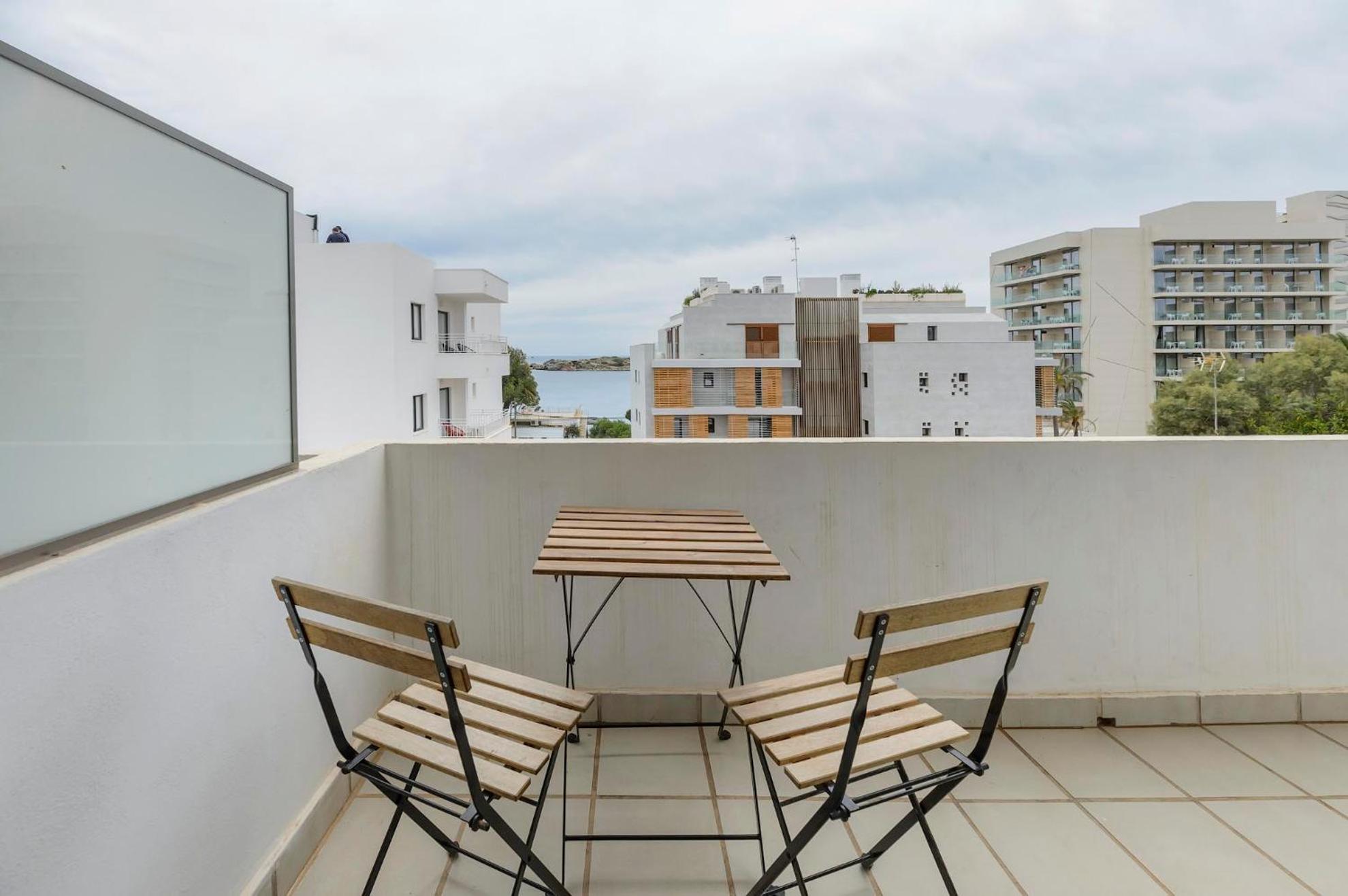 Apartment with Sea View - Photo 8