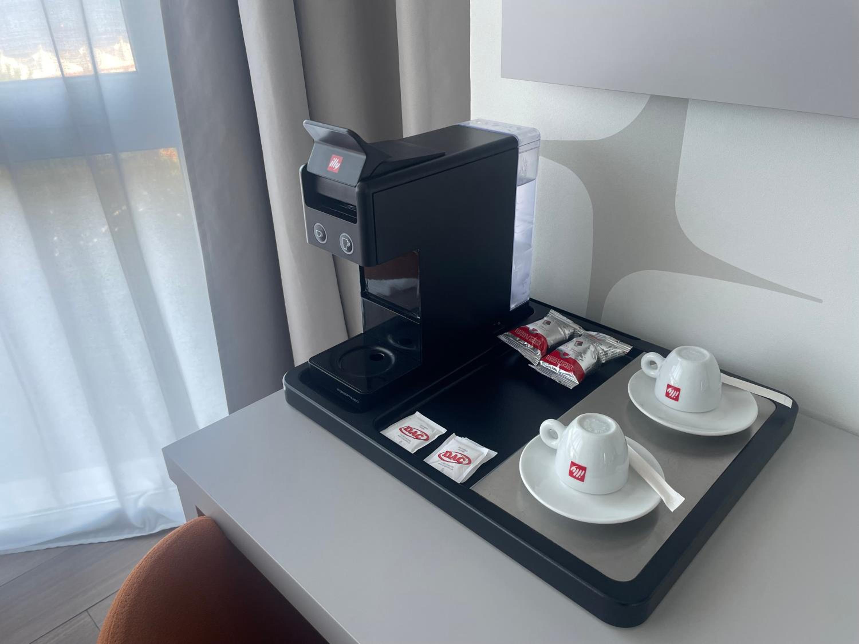 Deluxe Double or Twin Room with Sea View - Photo 16