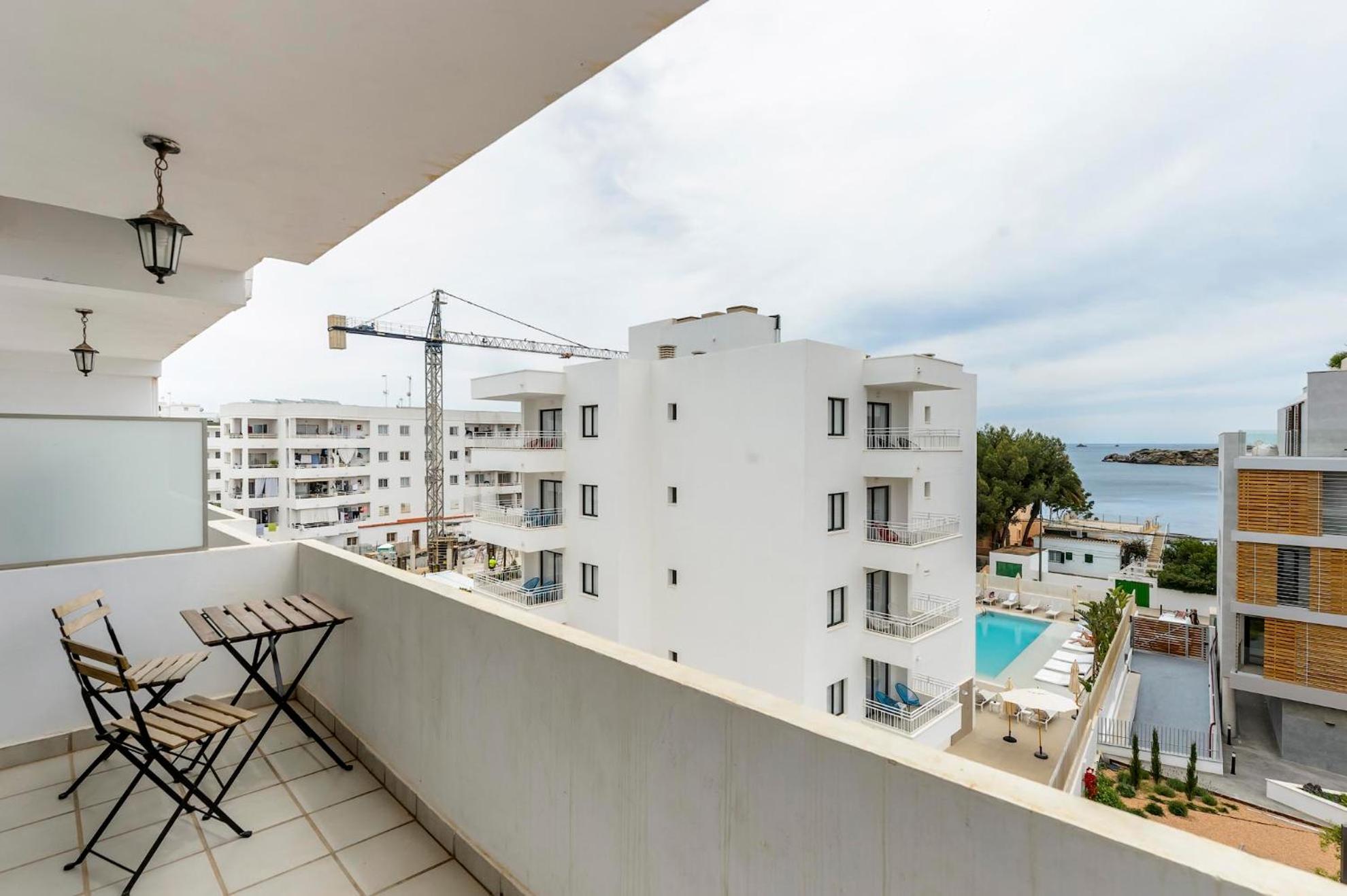 Apartment with Sea View - Photo 9