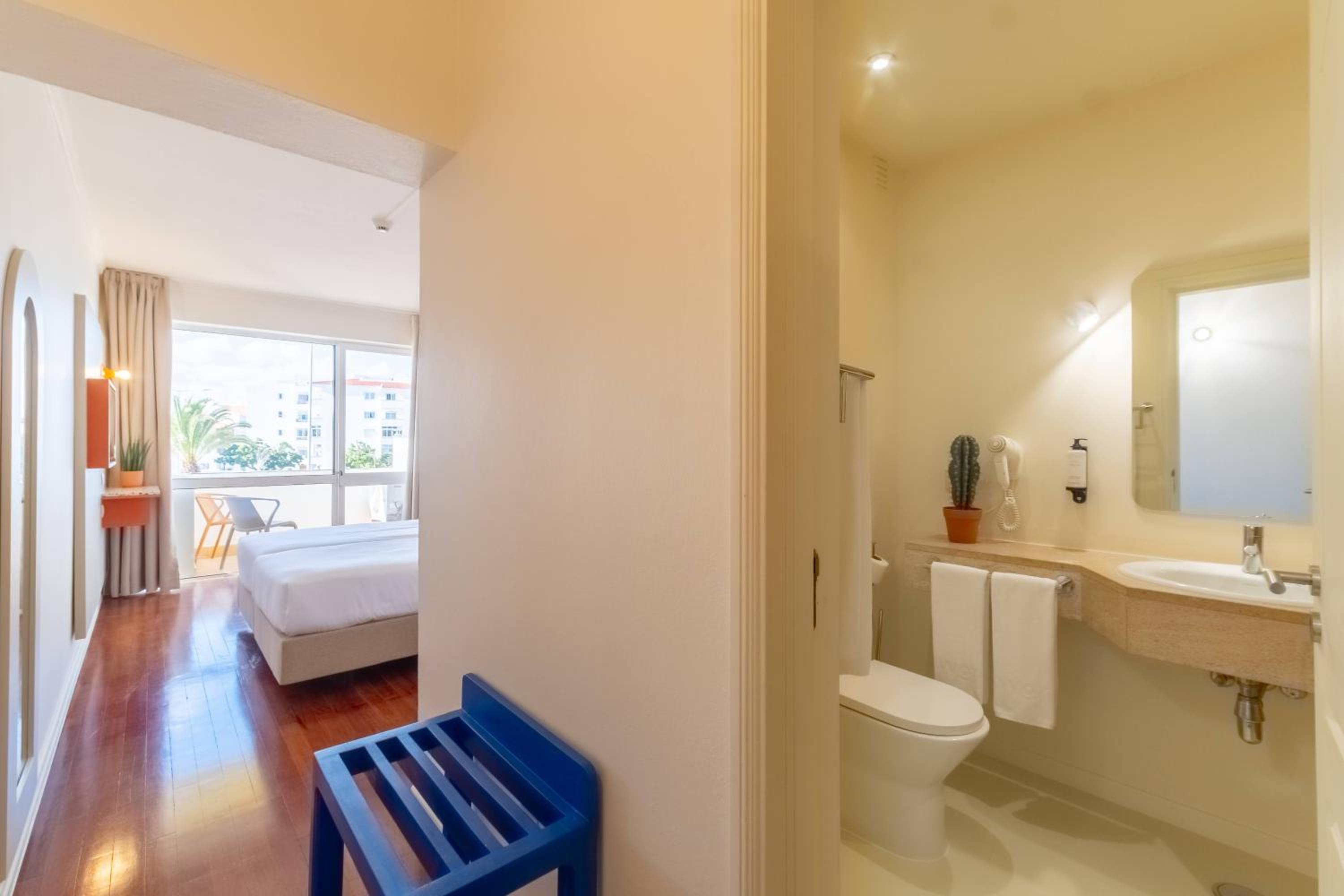 Double or Twin Room with Balcony - Photo 1