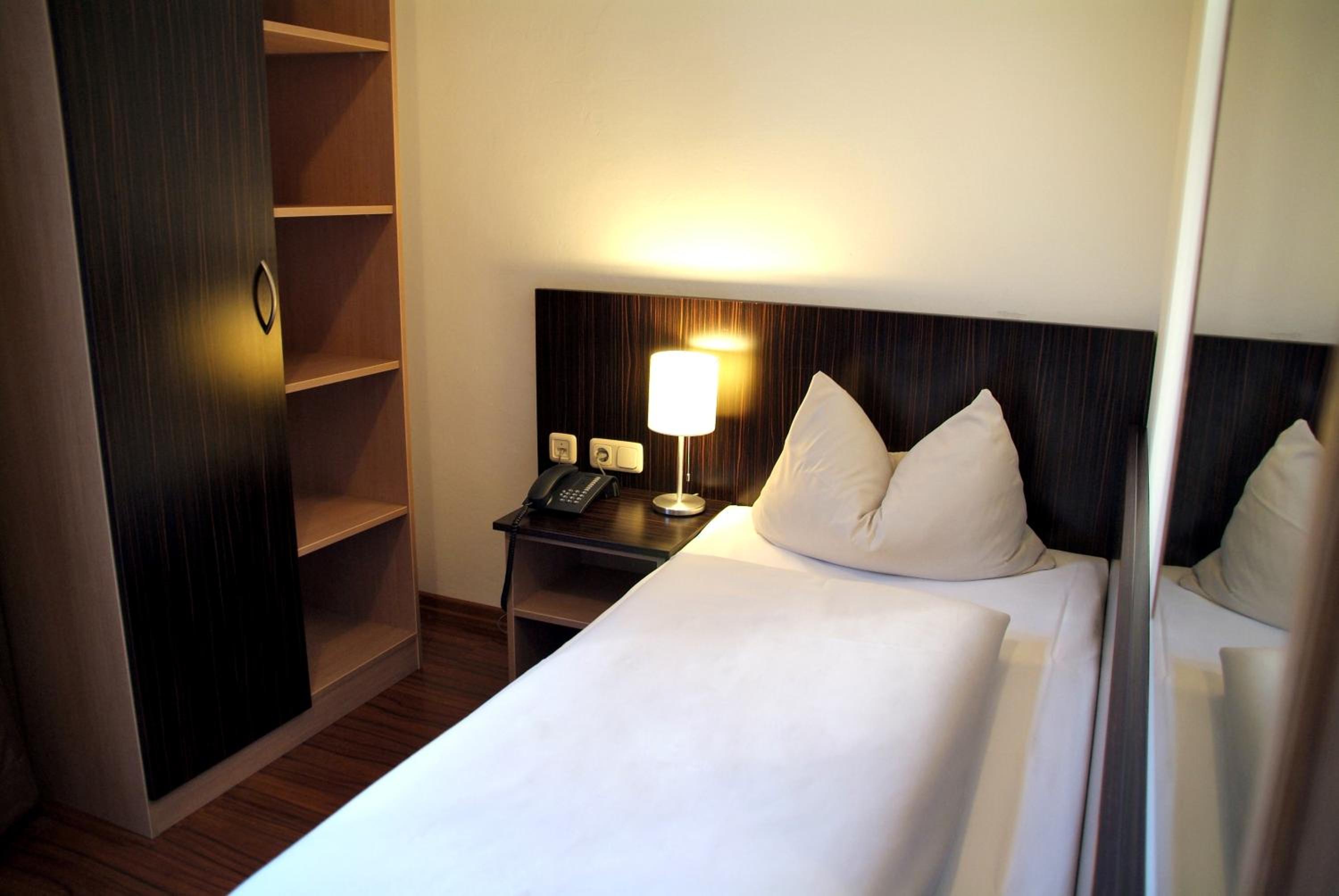 Single Room photo 3