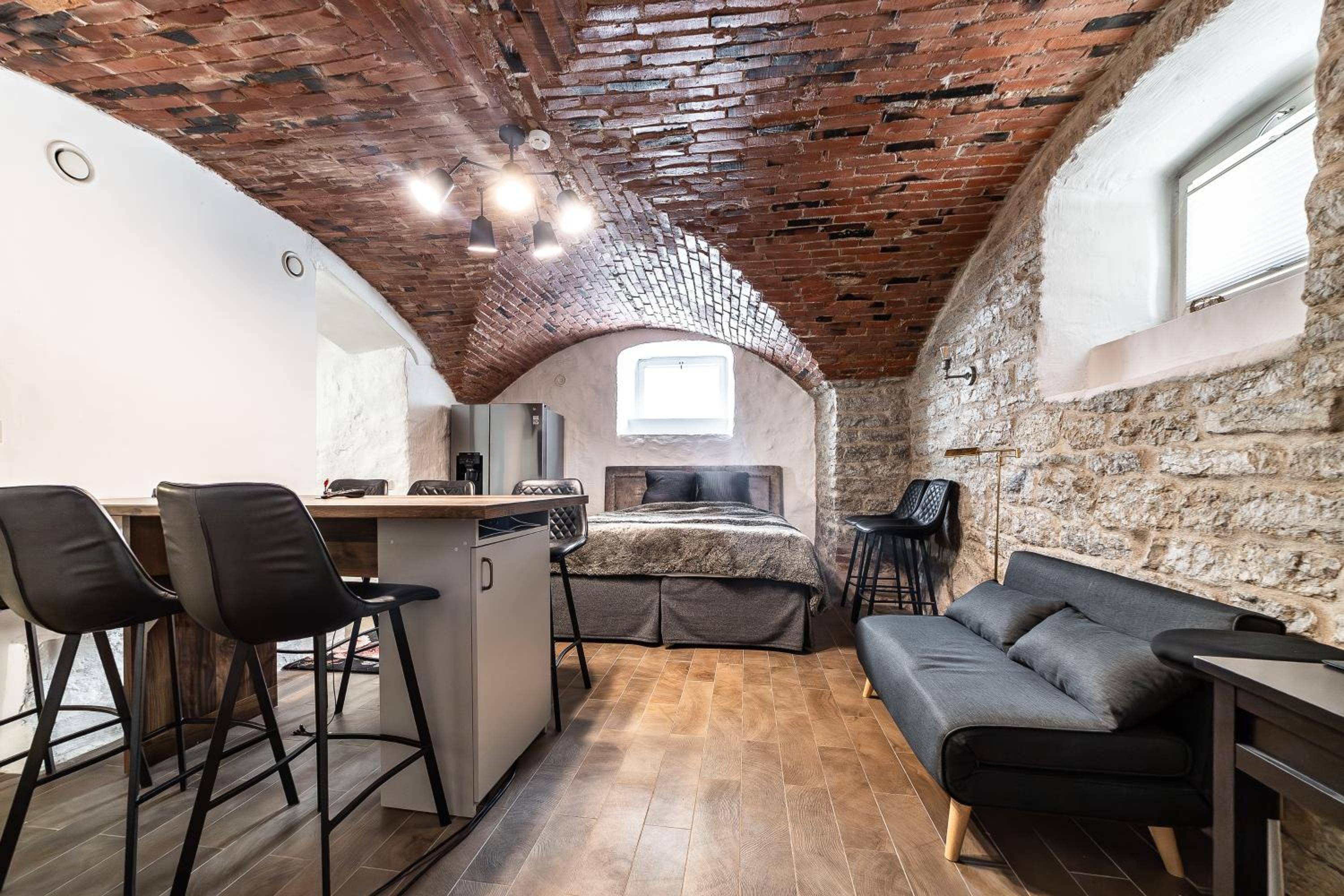 One-Bedroom Apartment