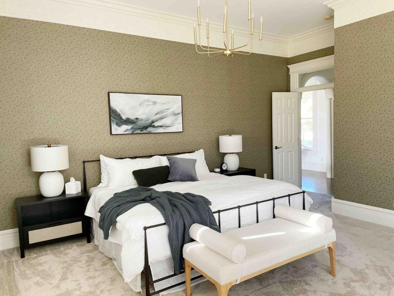 Five-Bedroom House photo 1