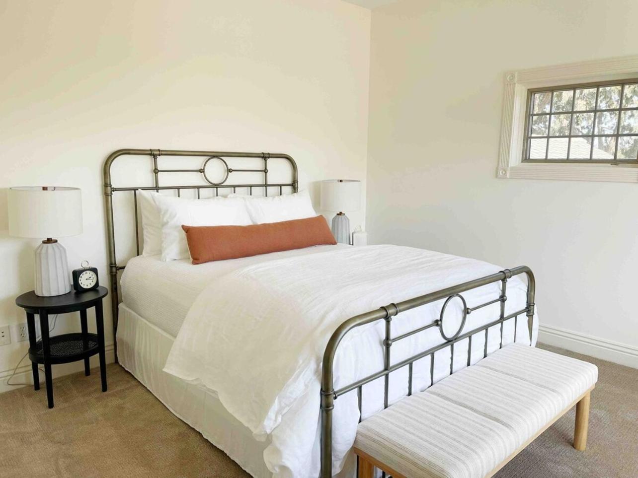 Five-Bedroom House photo 2