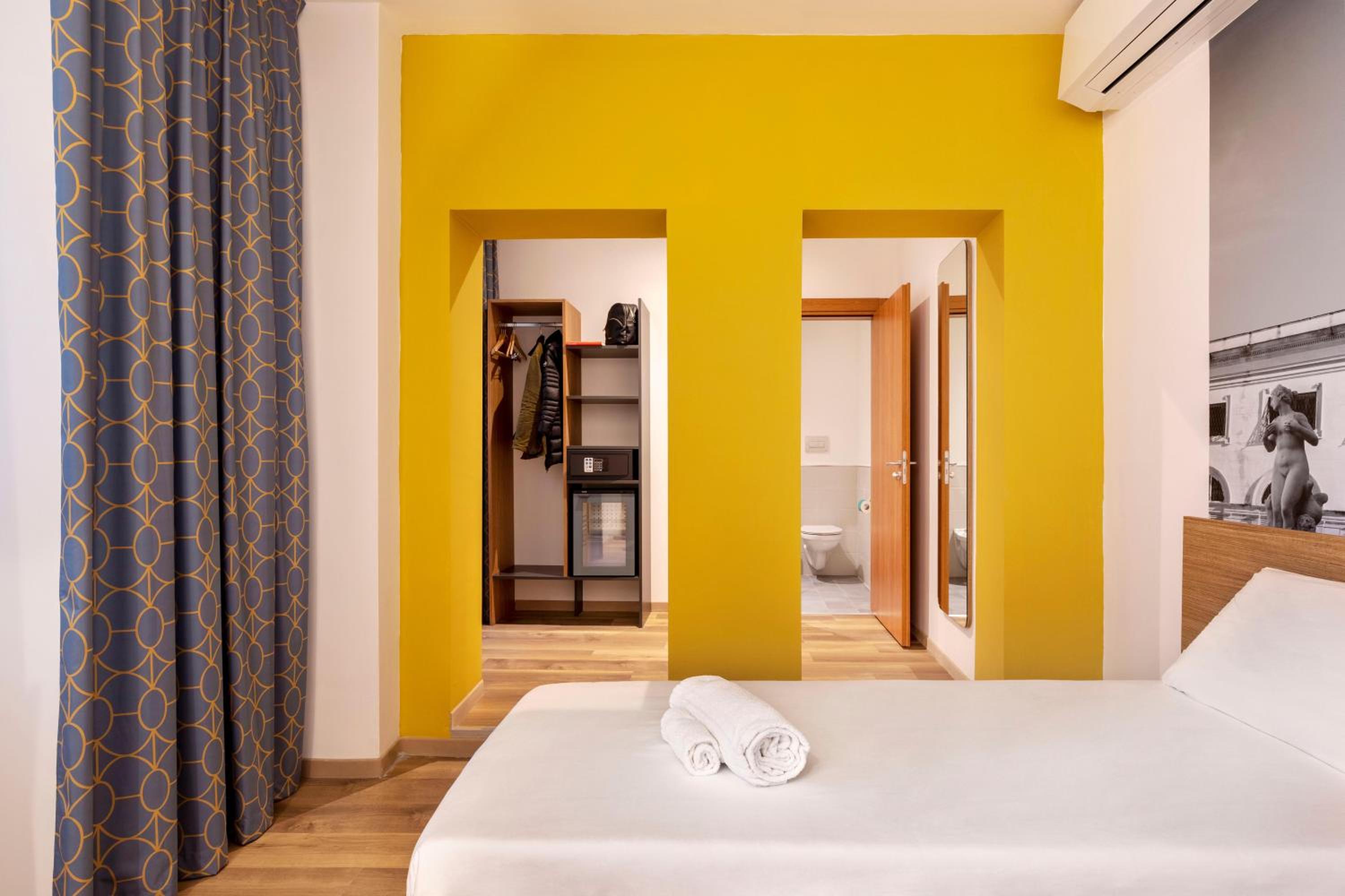 Twin Room - Photo 2