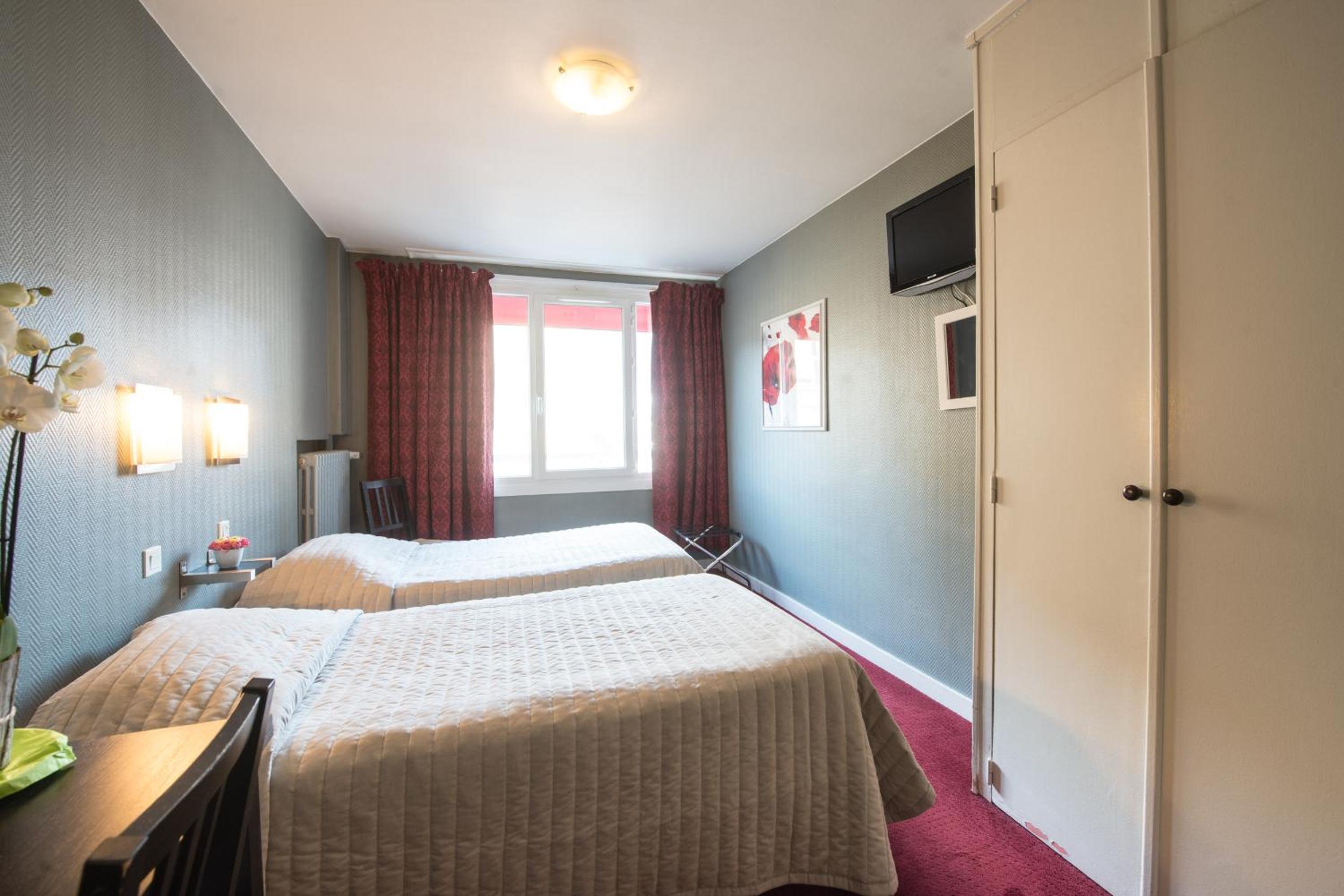 Twin Room - Photo 2