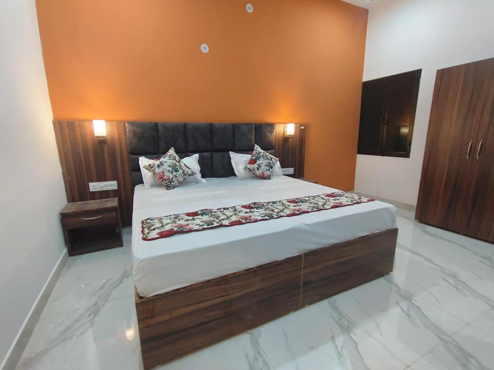 Deluxe Double Room (2 Adults + 1 Child) photo 1
