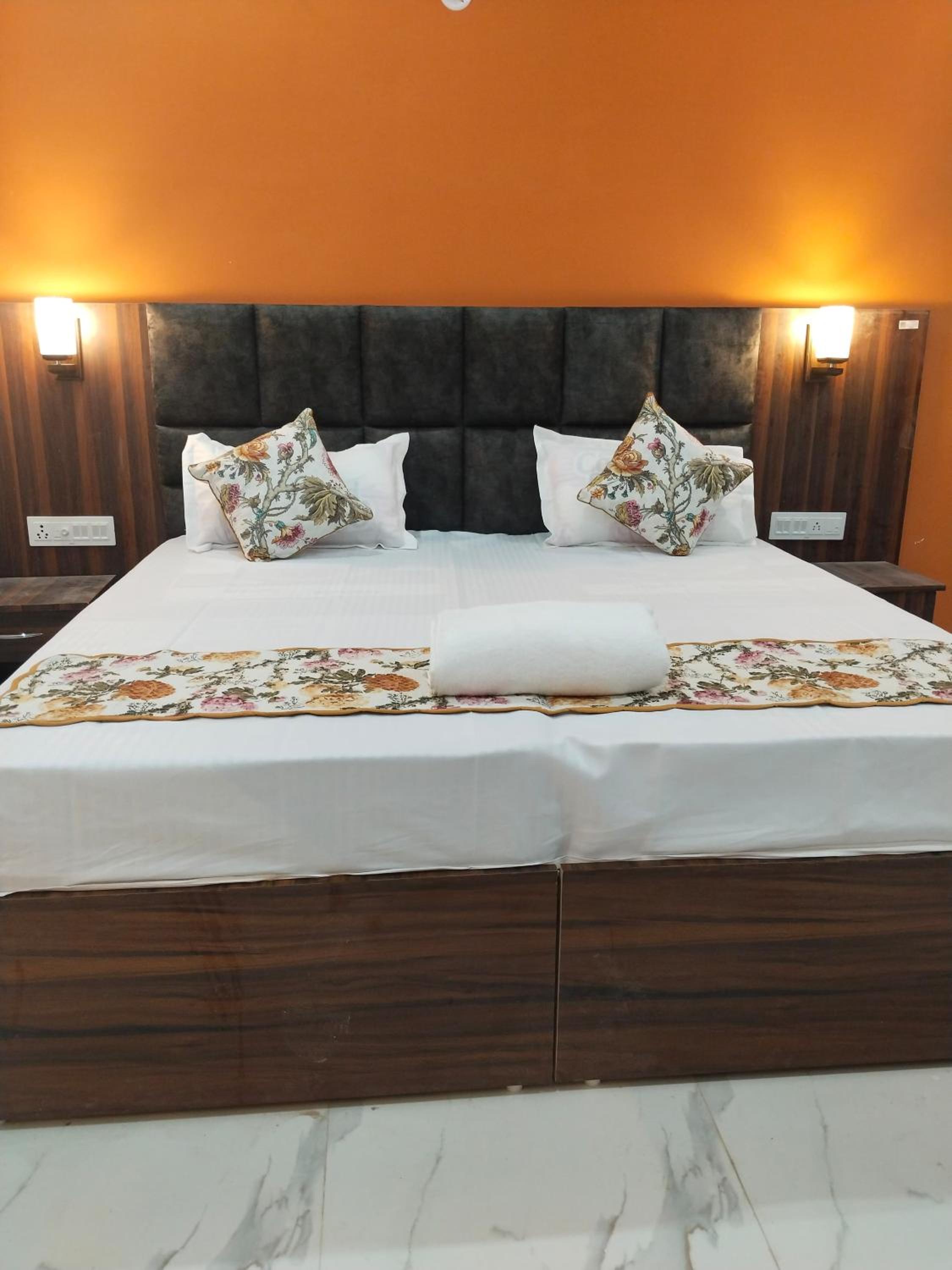 Deluxe Double or Twin Room photo 1