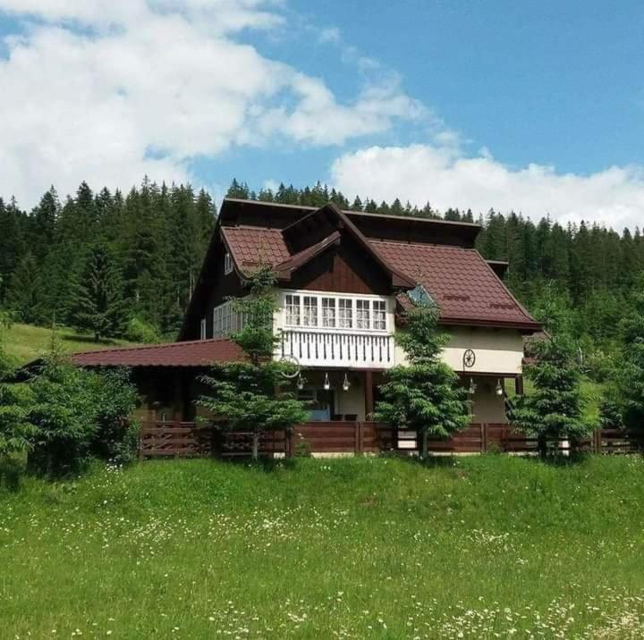Six-Bedroom House photo 2