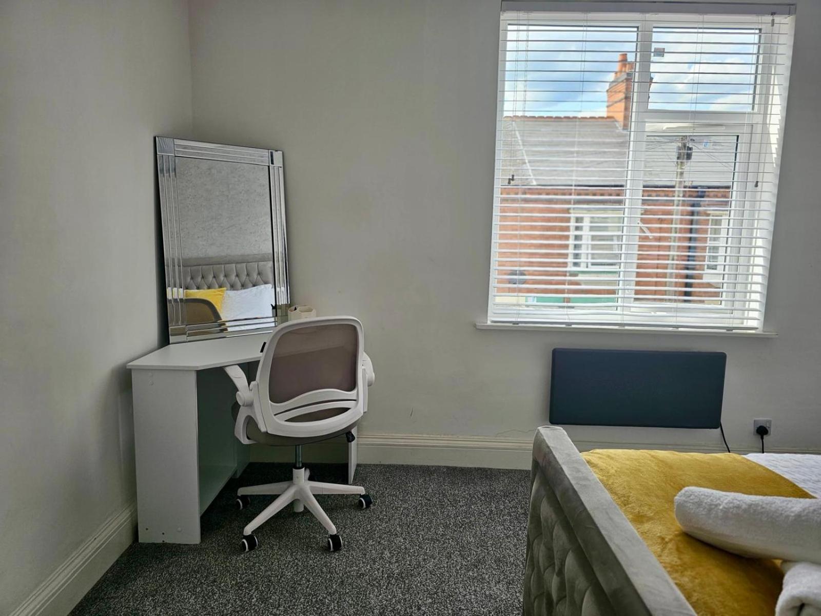 Two-Bedroom Apartment - Photo 2