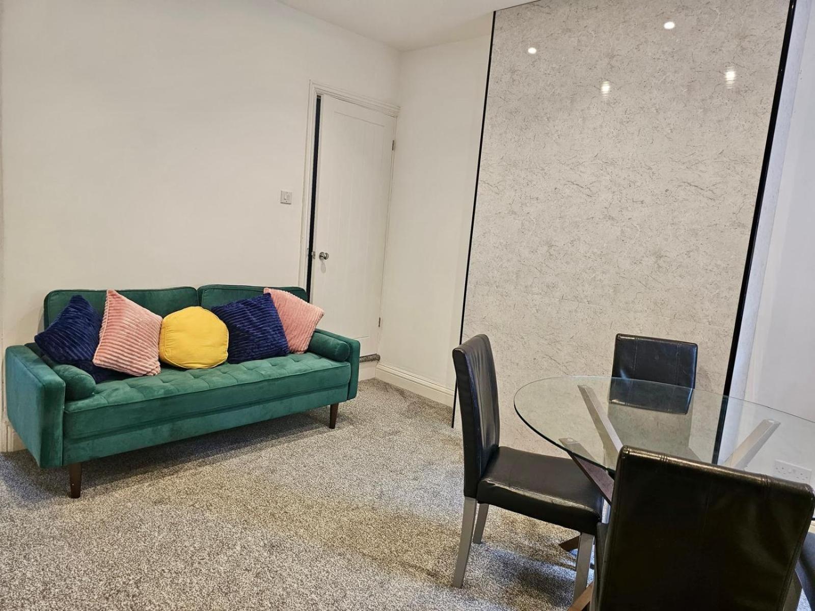 Two-Bedroom Apartment - Photo 7