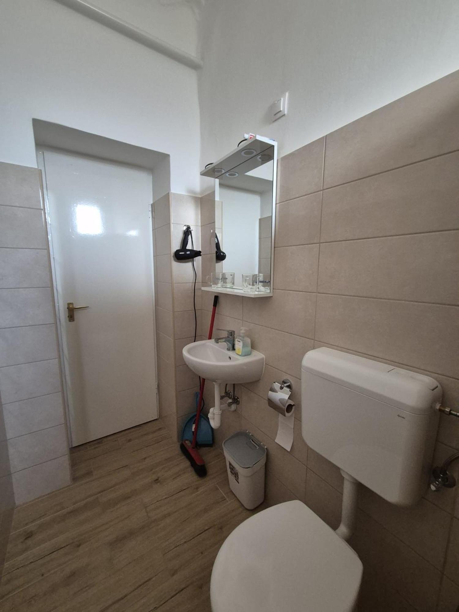 One-Bedroom Apartment with City View - Photo 10