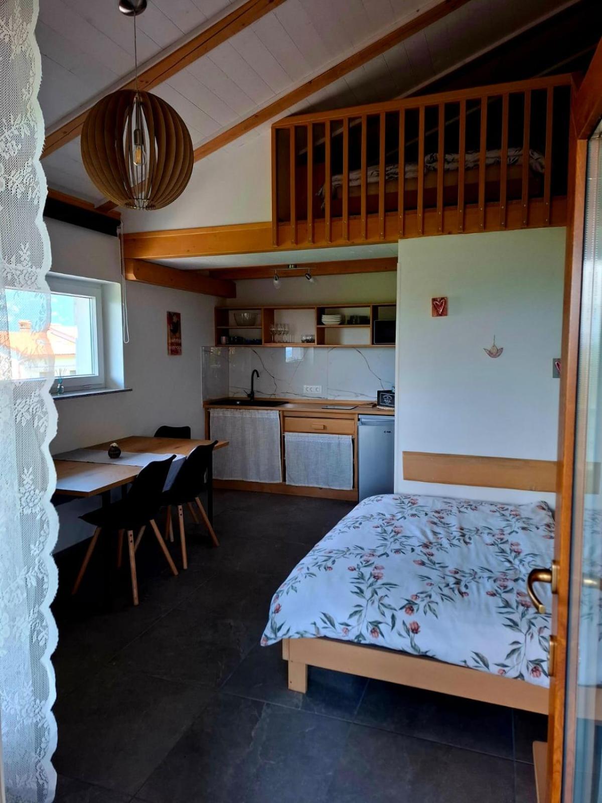 One-Bedroom Apartment with Pool View photo 2