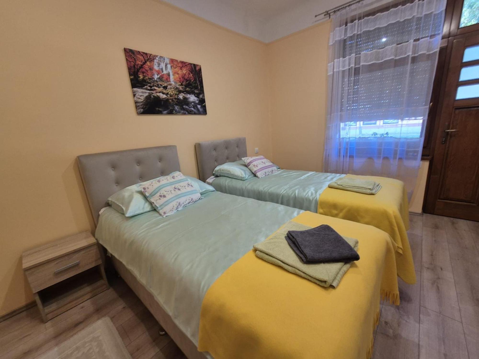 One-Bedroom Apartment with City View - Photo 4
