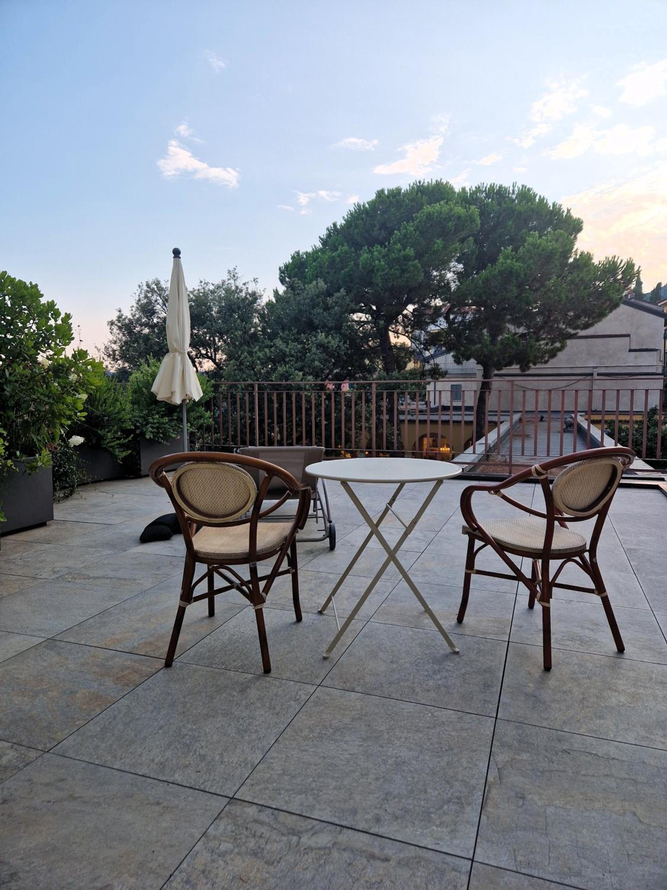 Double or Twin Room with Partial Lake View and Terrace - Photo 6