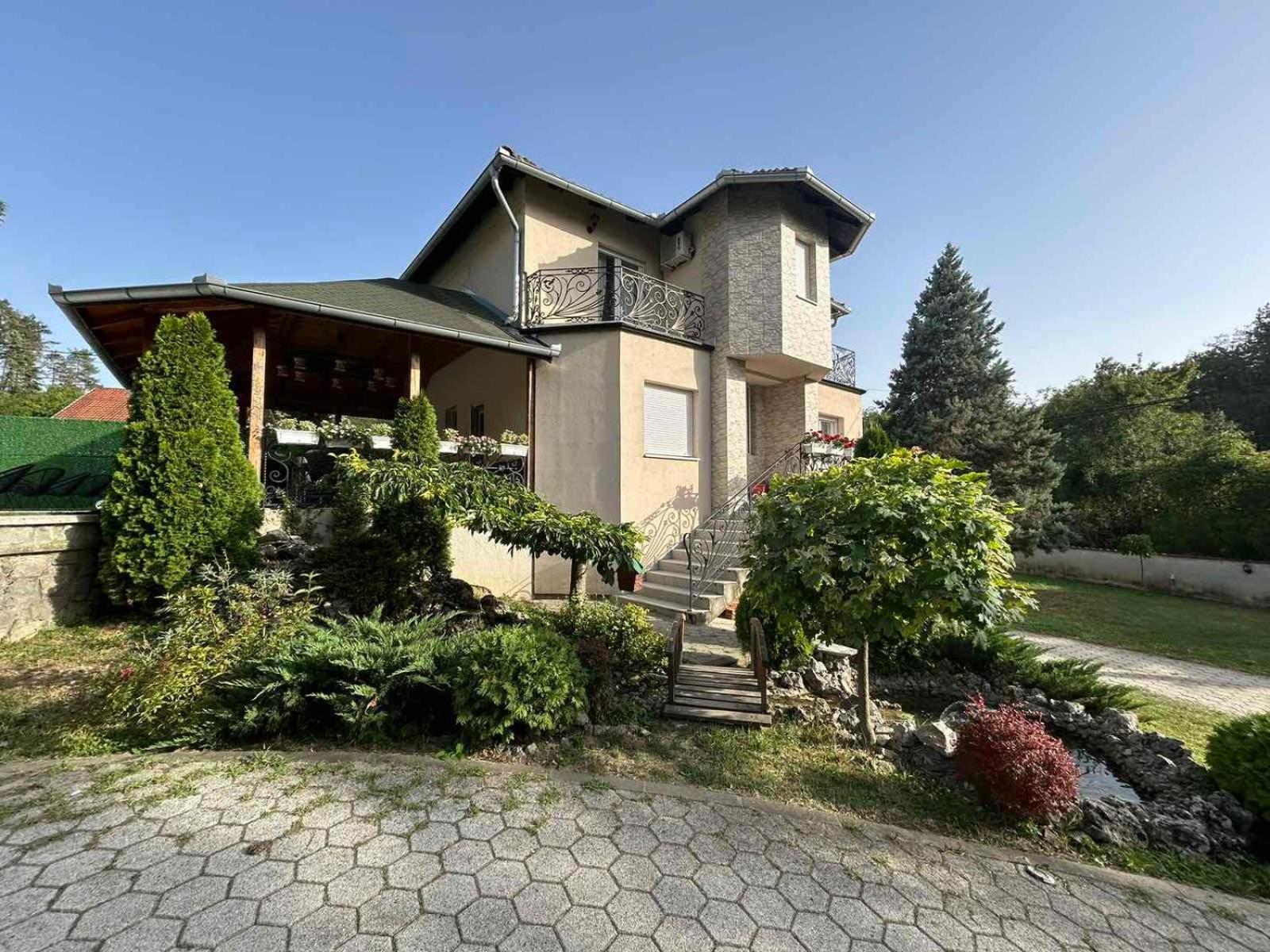 Villa photo 1