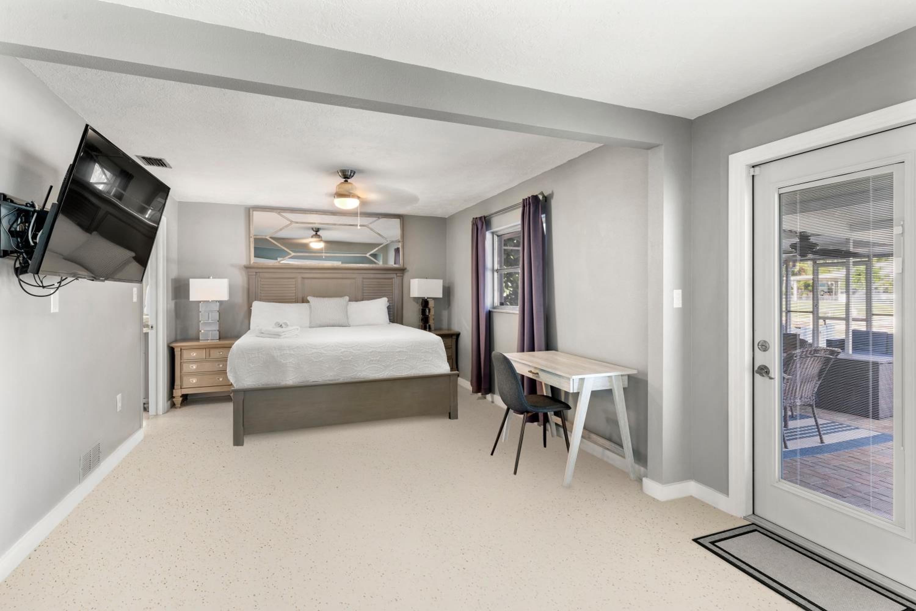 Three-Bedroom House photo 3
