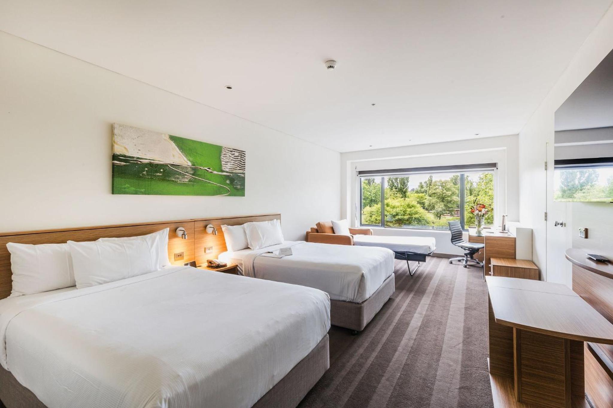 Premium Twin Room with Two Double Beds - Photo 4