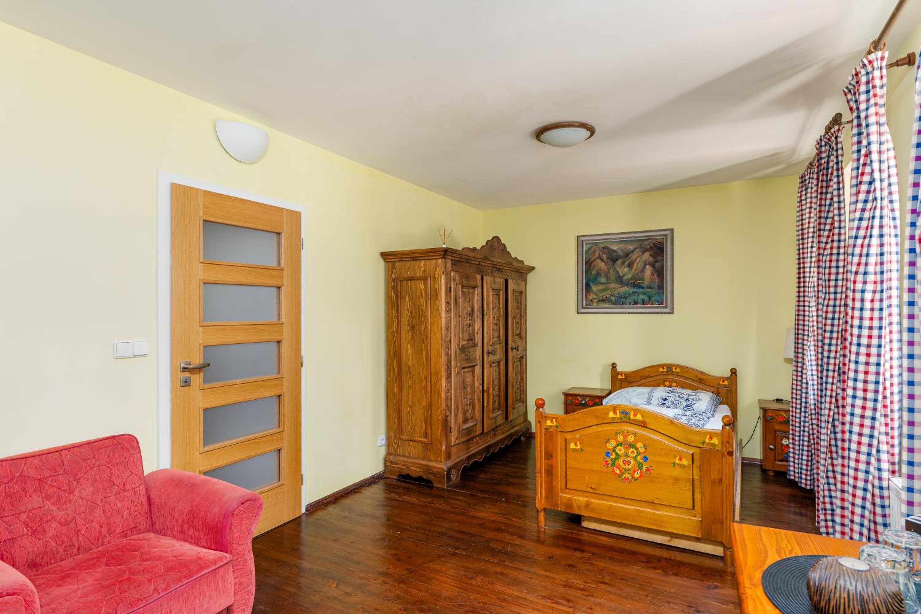 Double Room with Private Bathroom - Photo 7