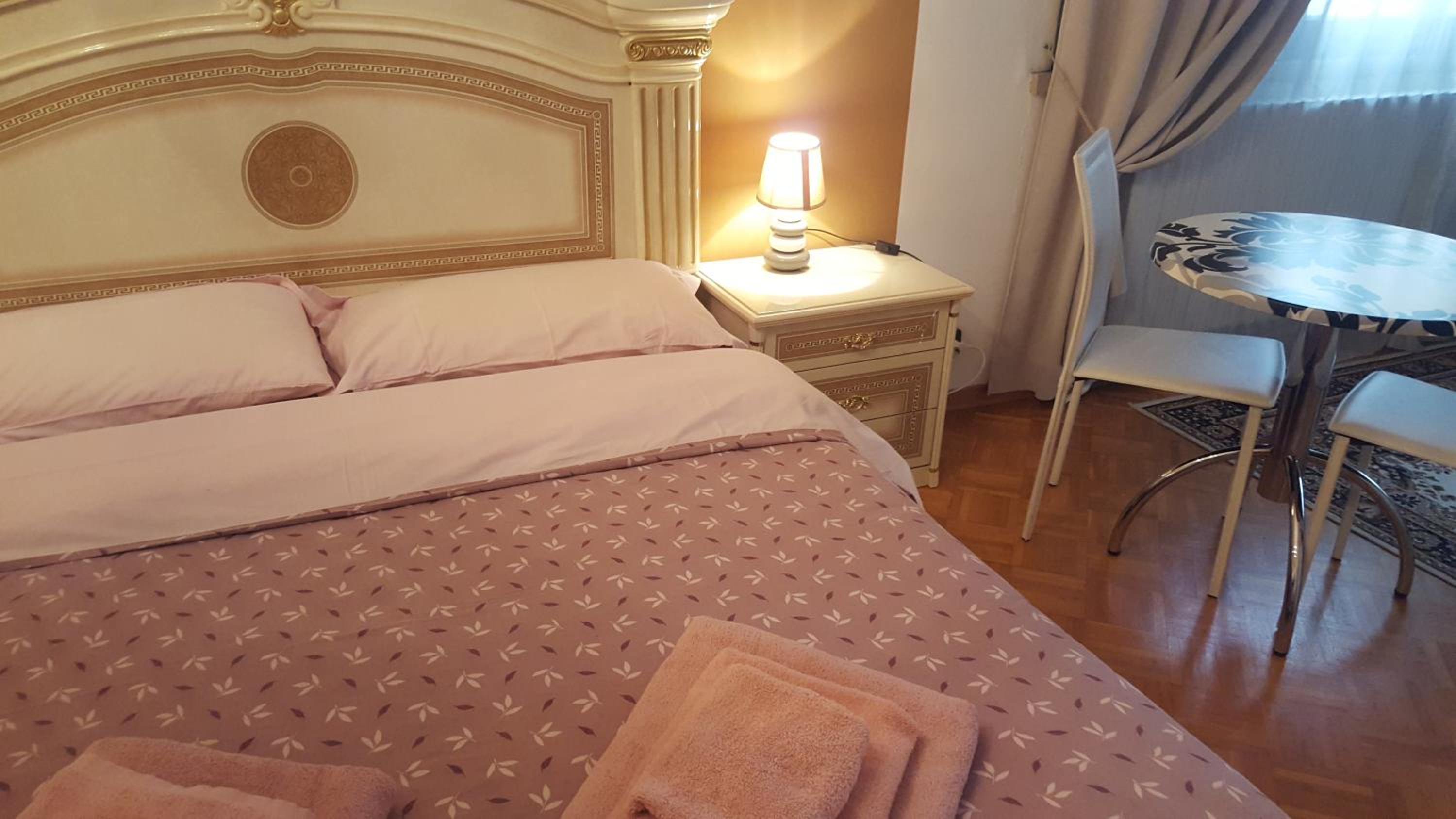 Double Room - Photo 3