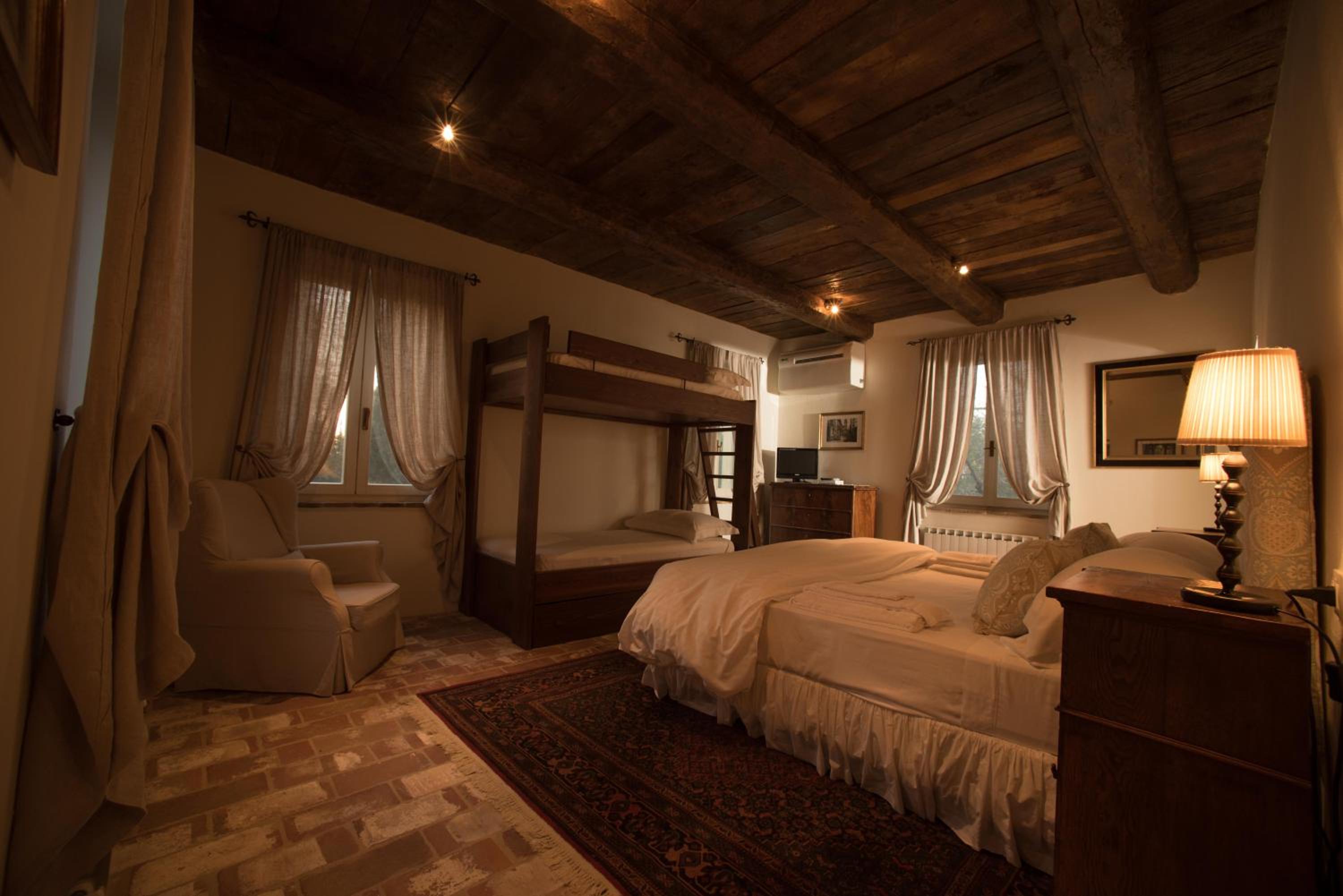 Superior Family Room - Photo 8