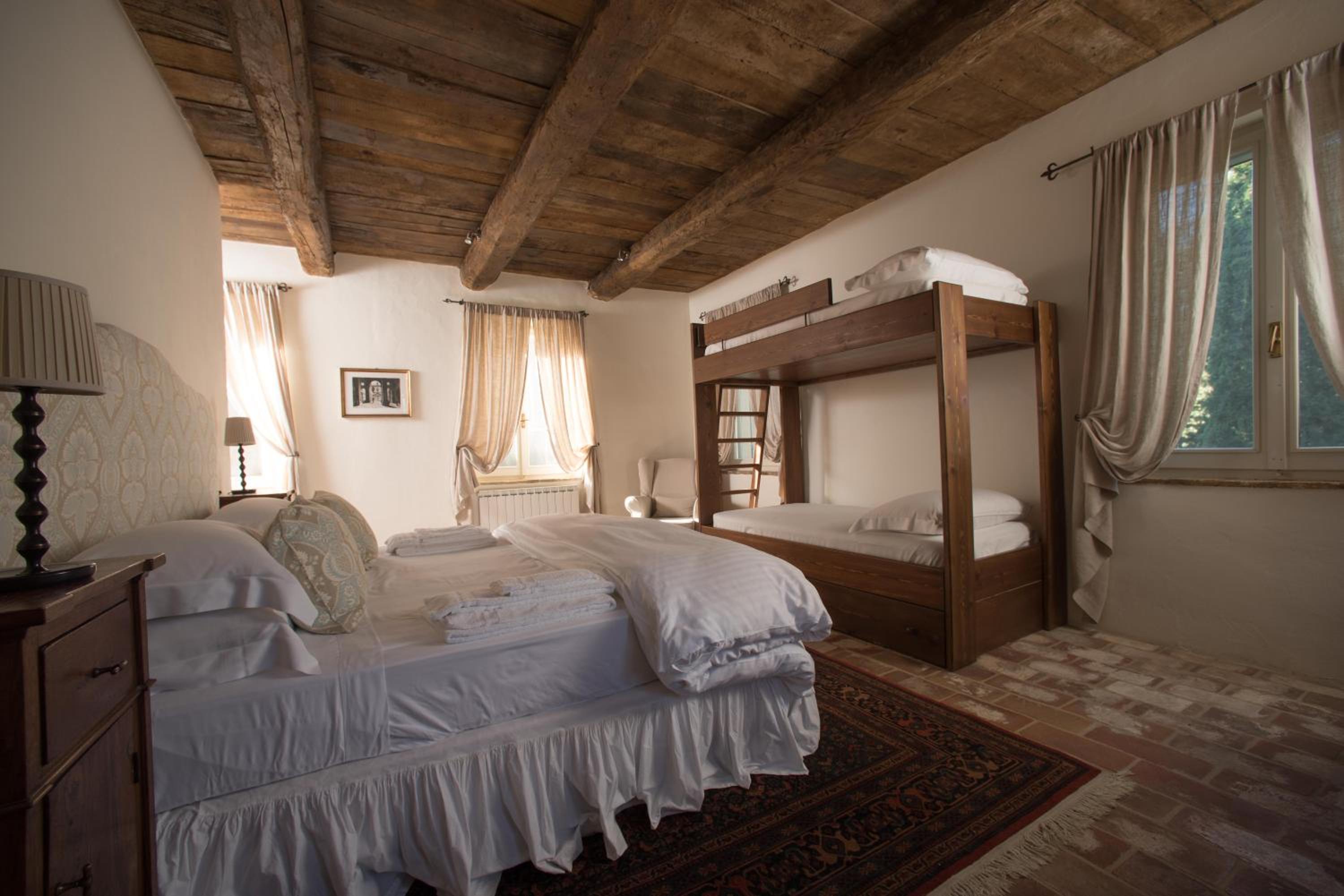 Superior Family Room - Photo 9
