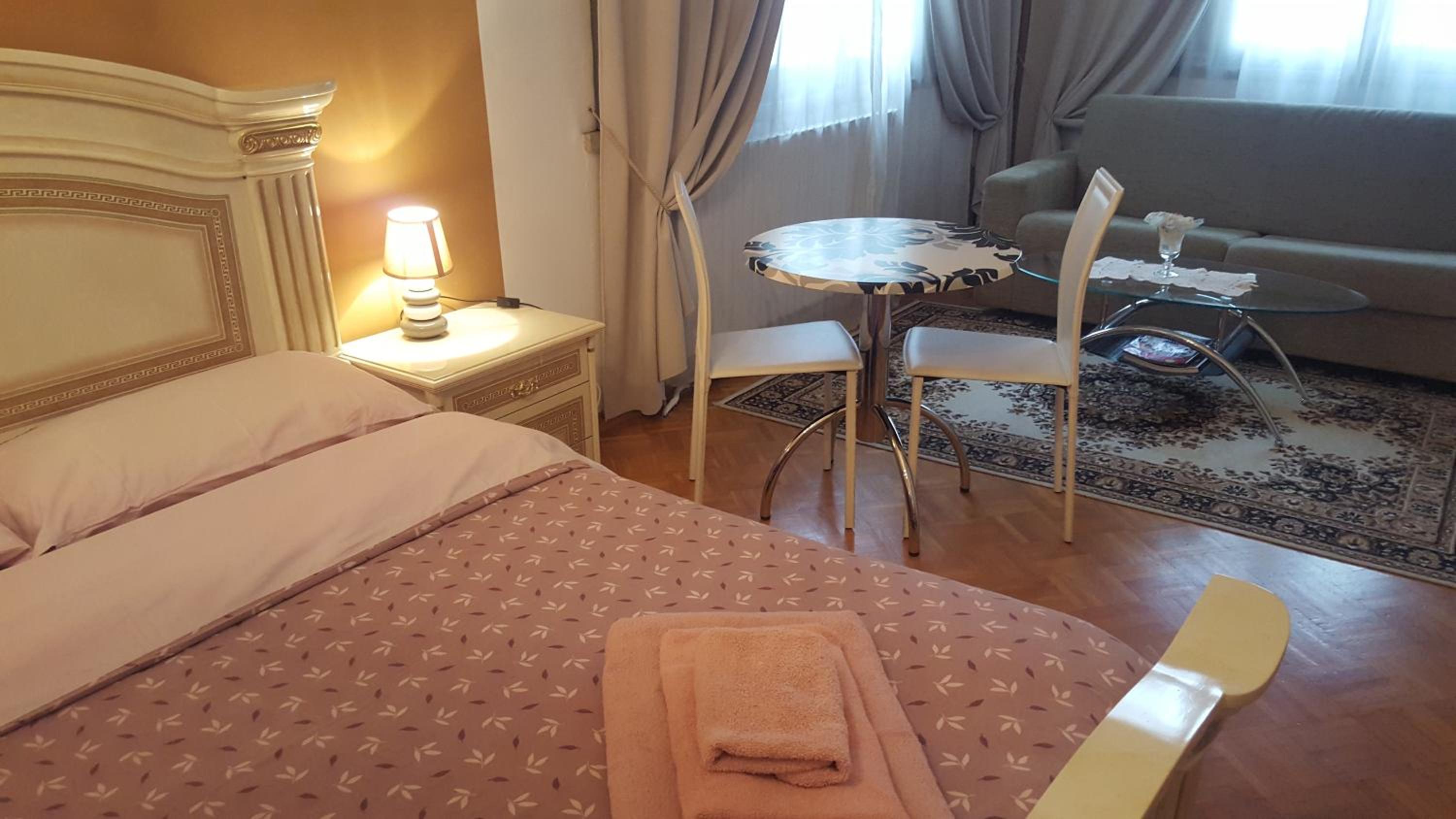 Double Room - Photo 21
