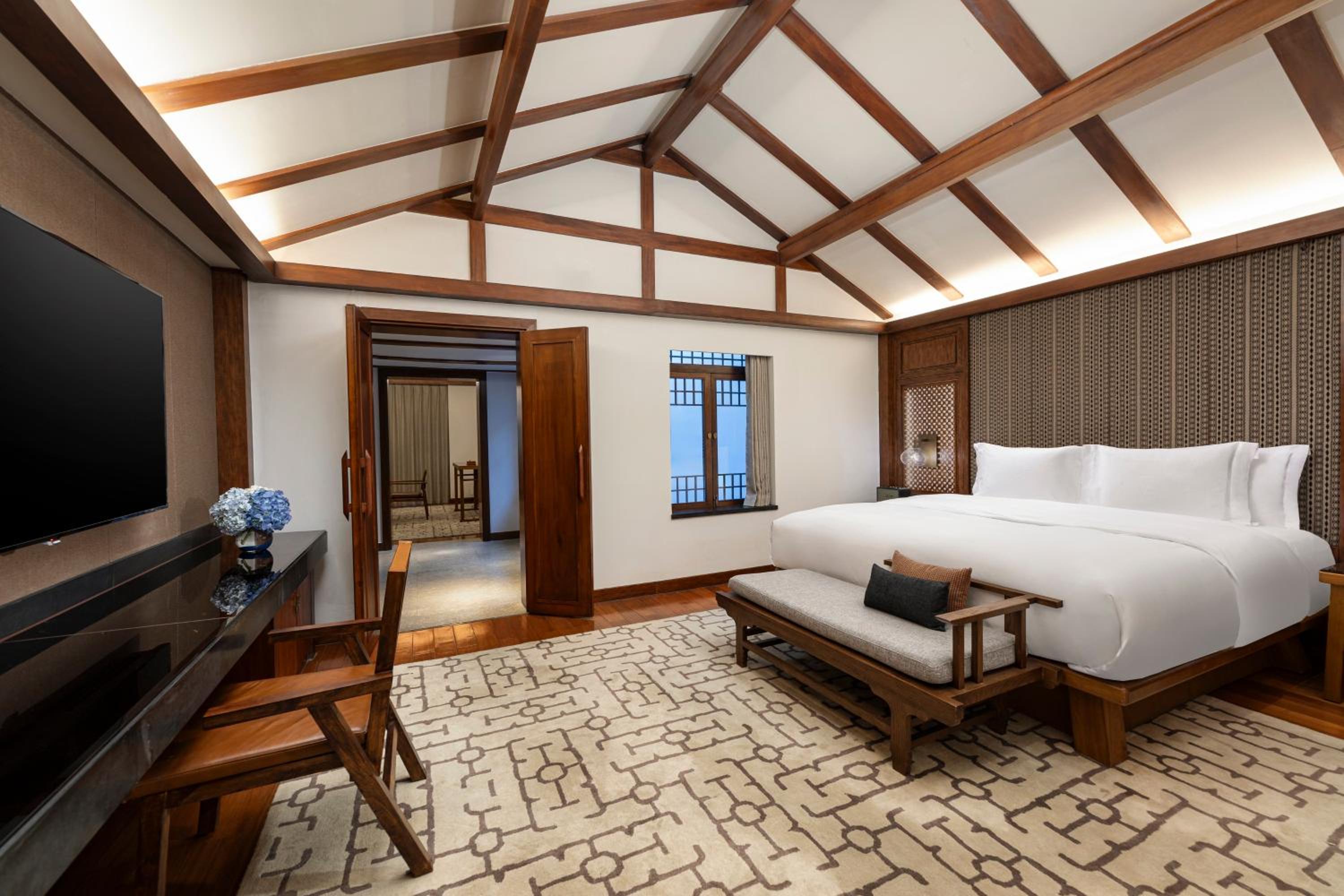 1 King One-Bedroom Suite with Living Area