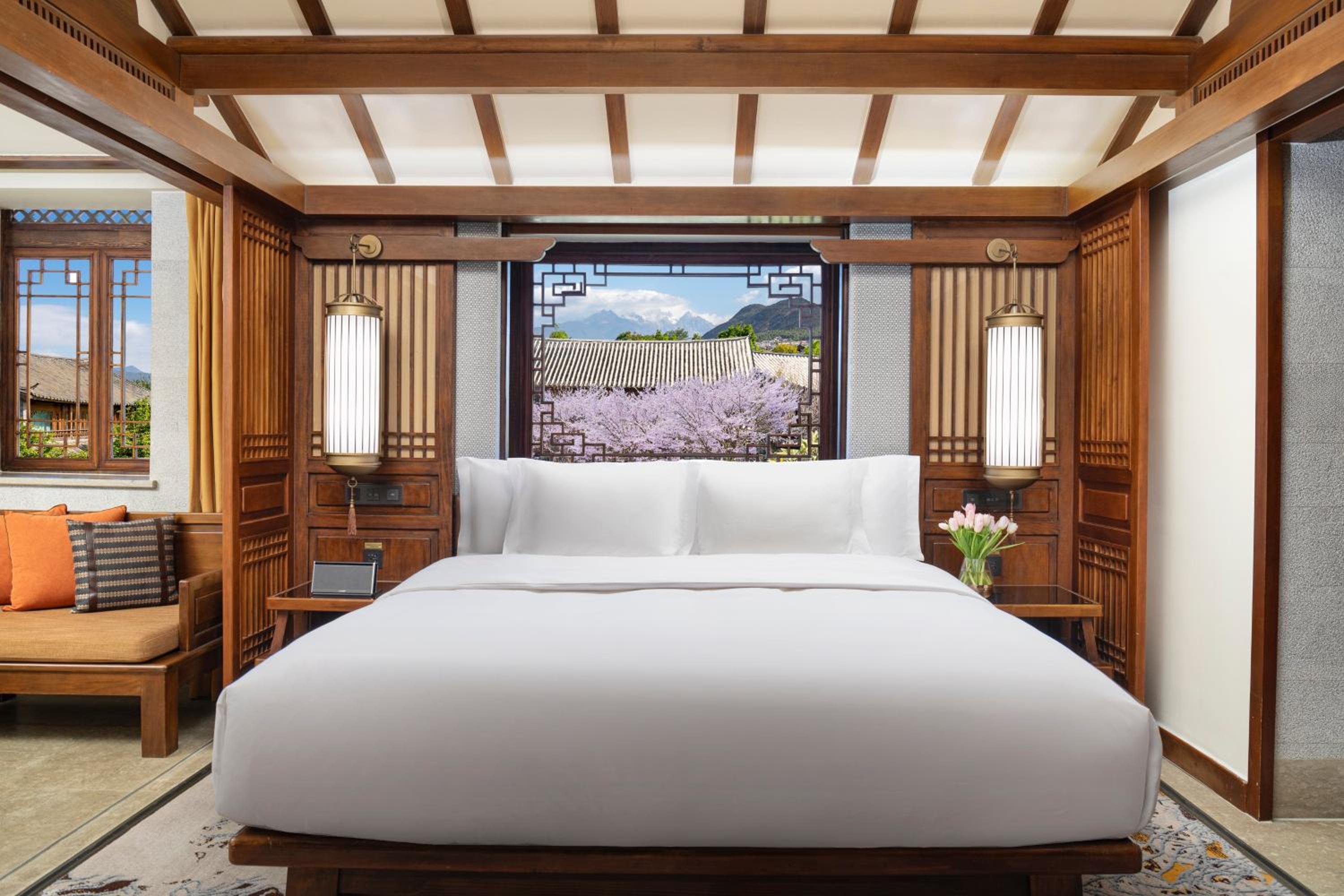 Premium King Room thumbnail 5