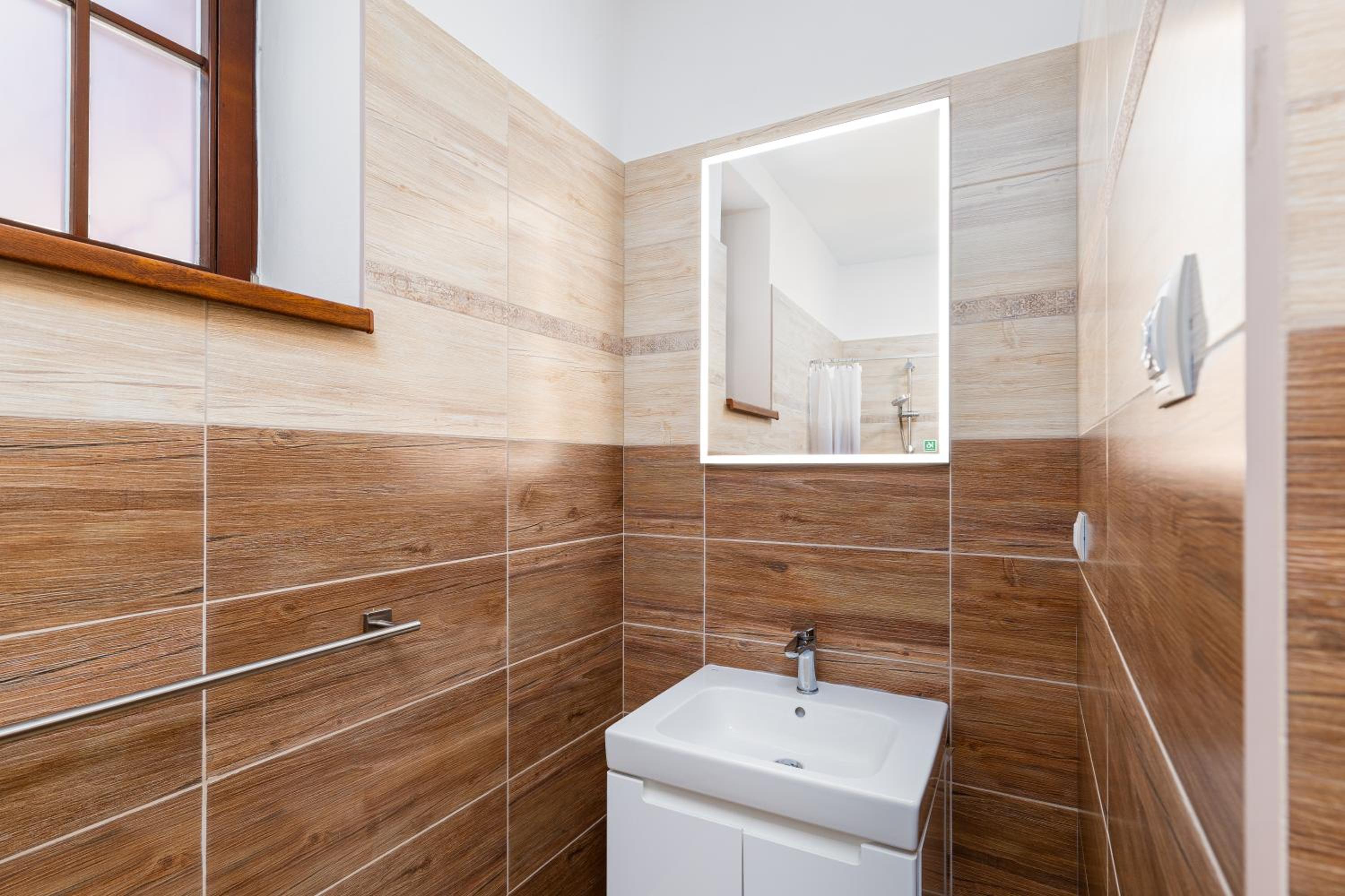 Double Room with Private Bathroom - Photo 4