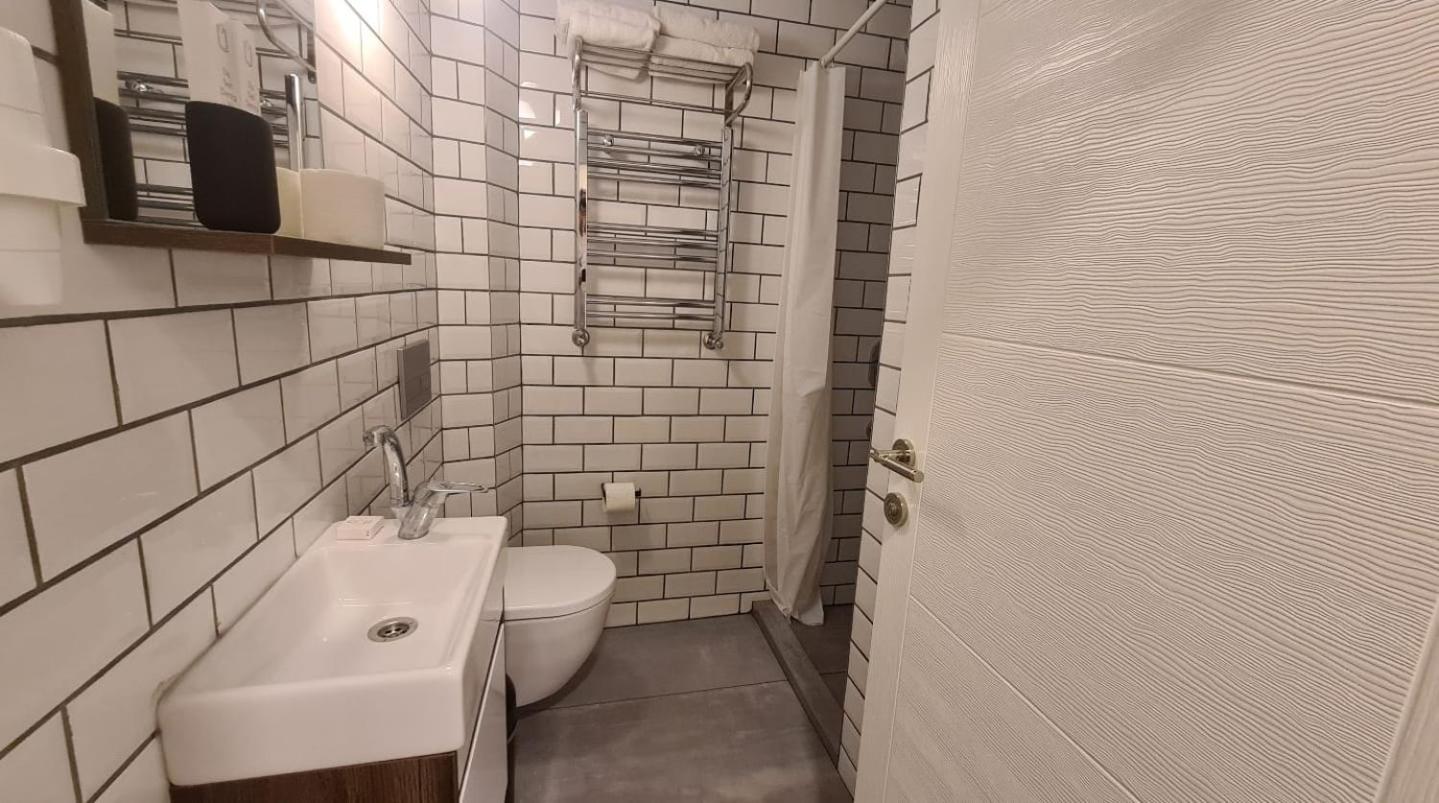 Double Room with Lake View - Photo 3