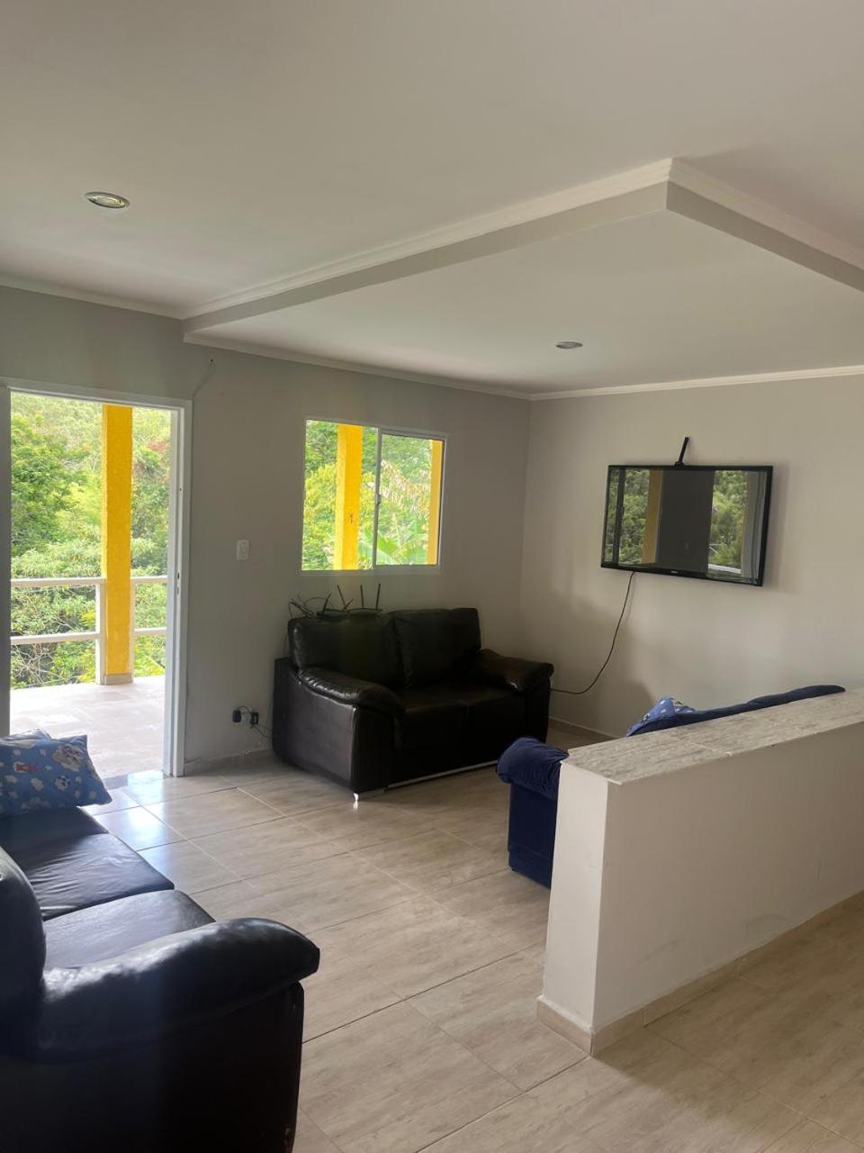 Five-Bedroom House photo 1