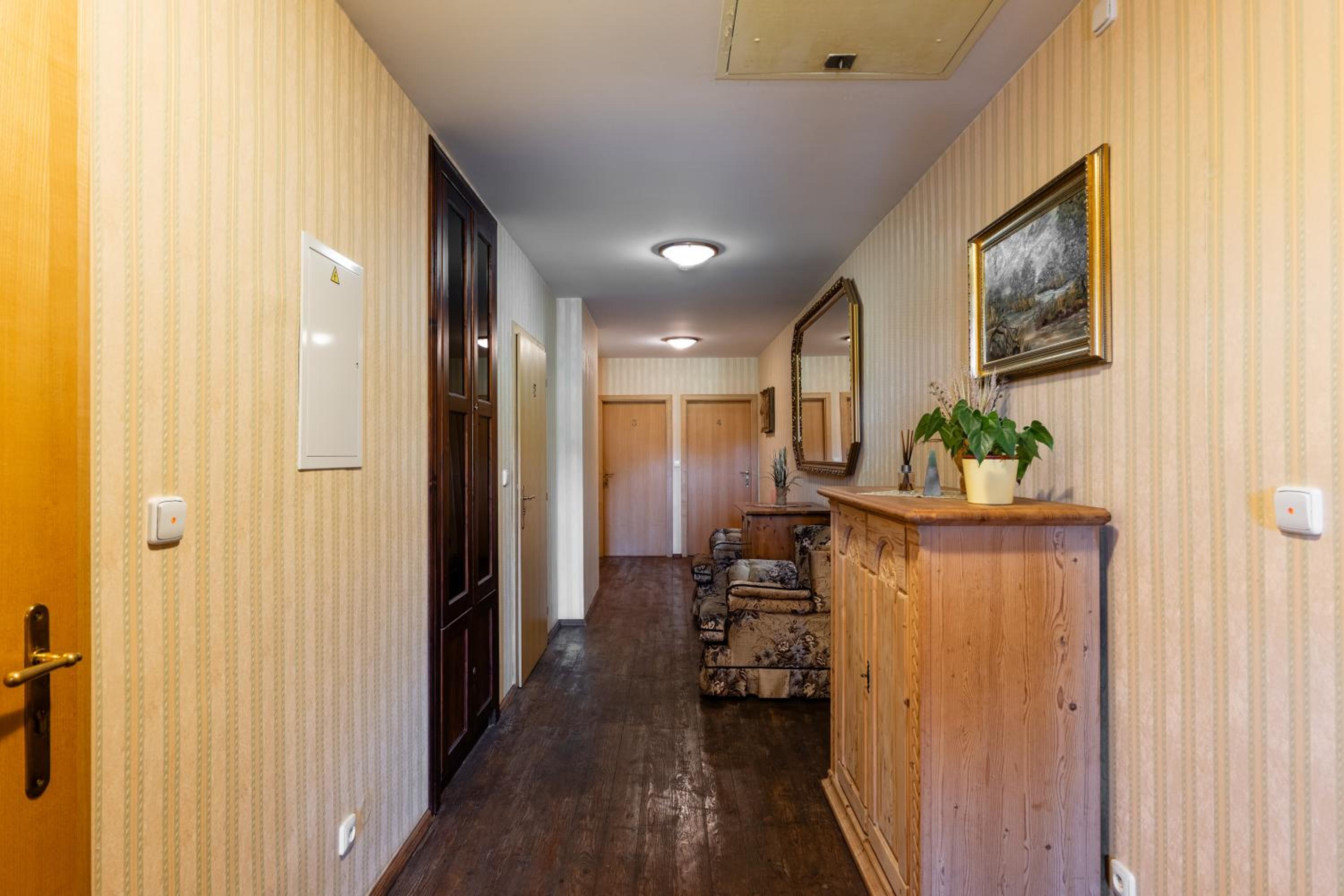 Double Room with Private Bathroom - Photo 8