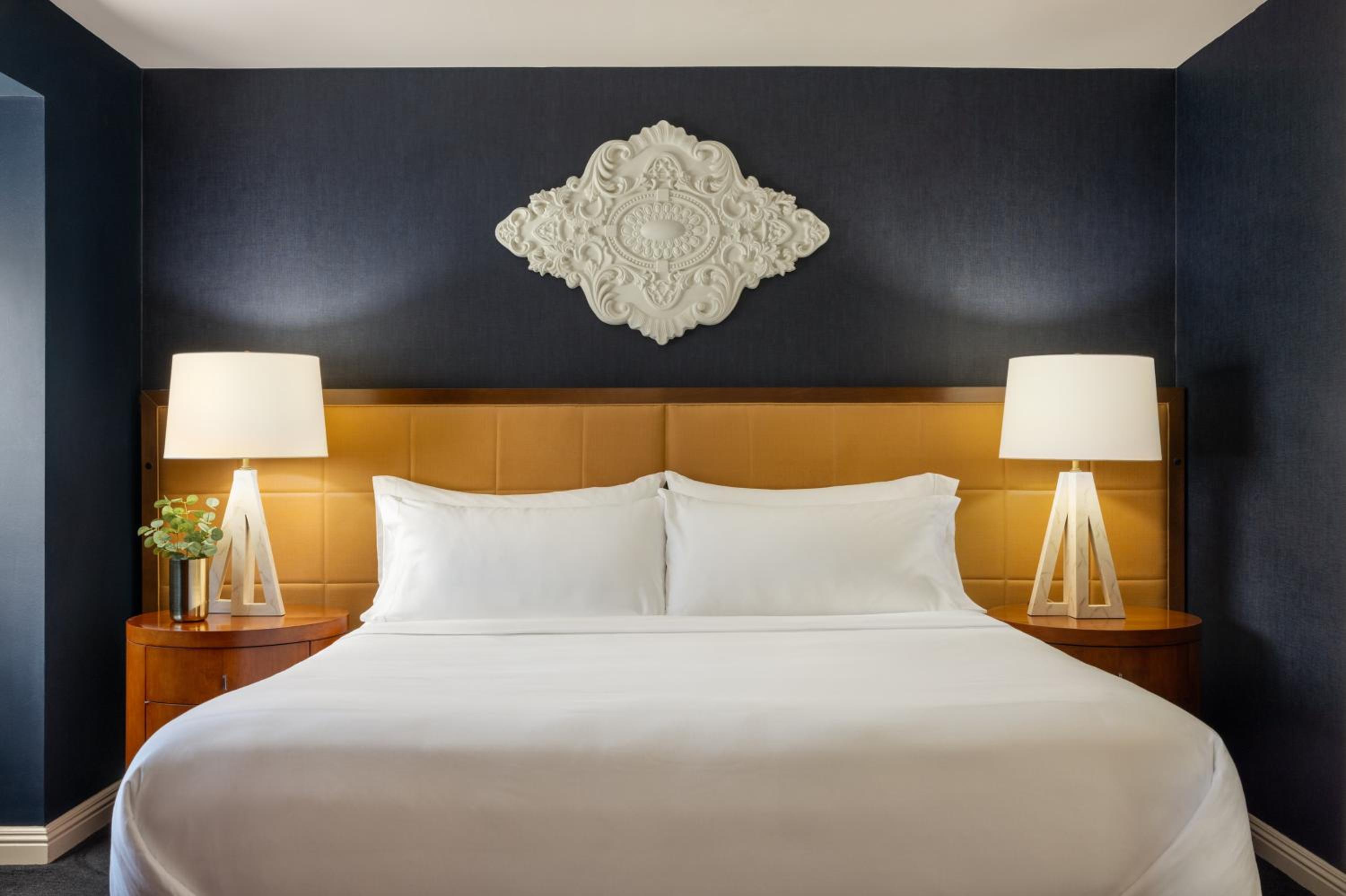 Luxury Suite Governors -1 king bed - Photo 4