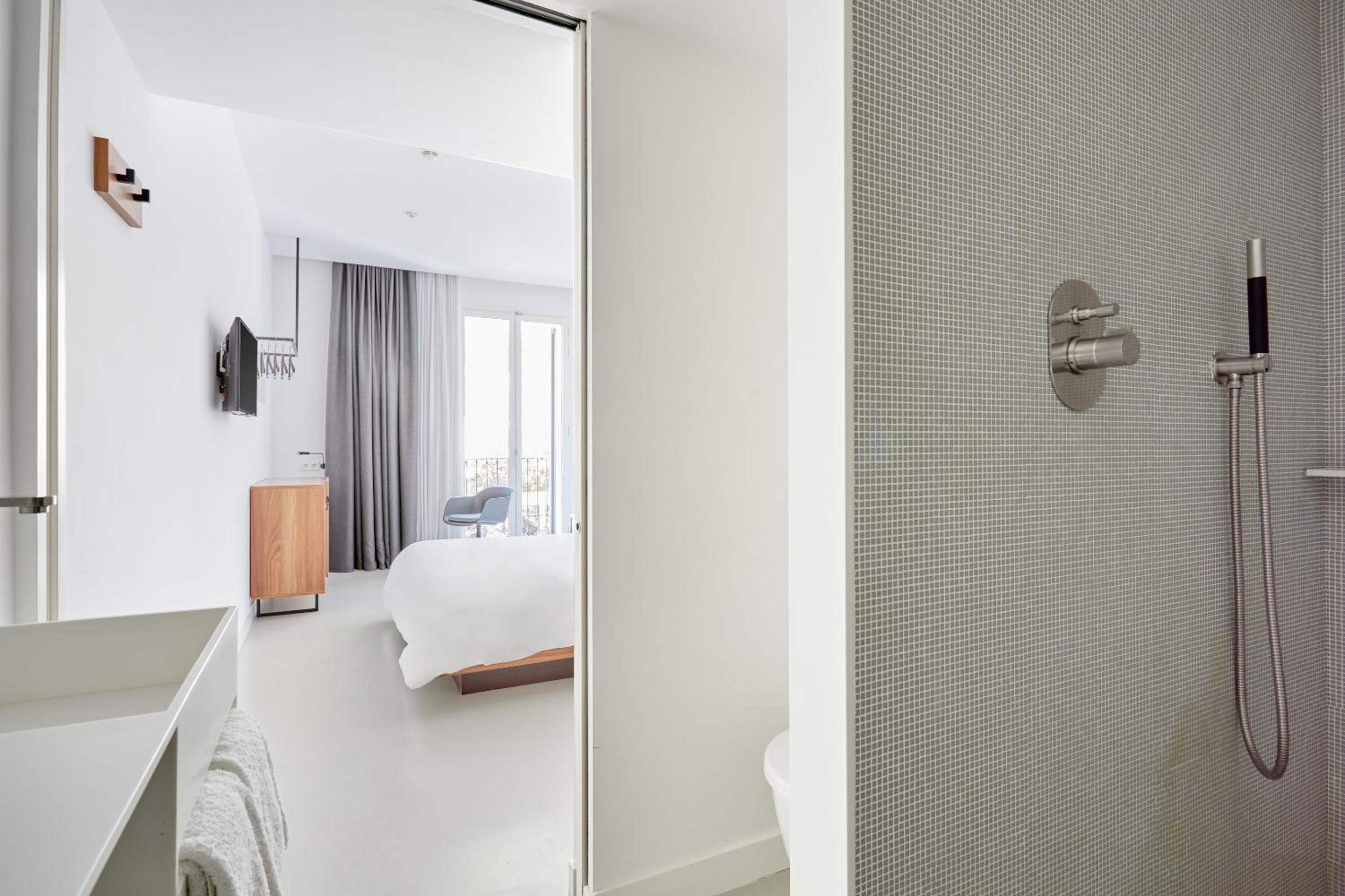 Queen Room With Balcony photo 2