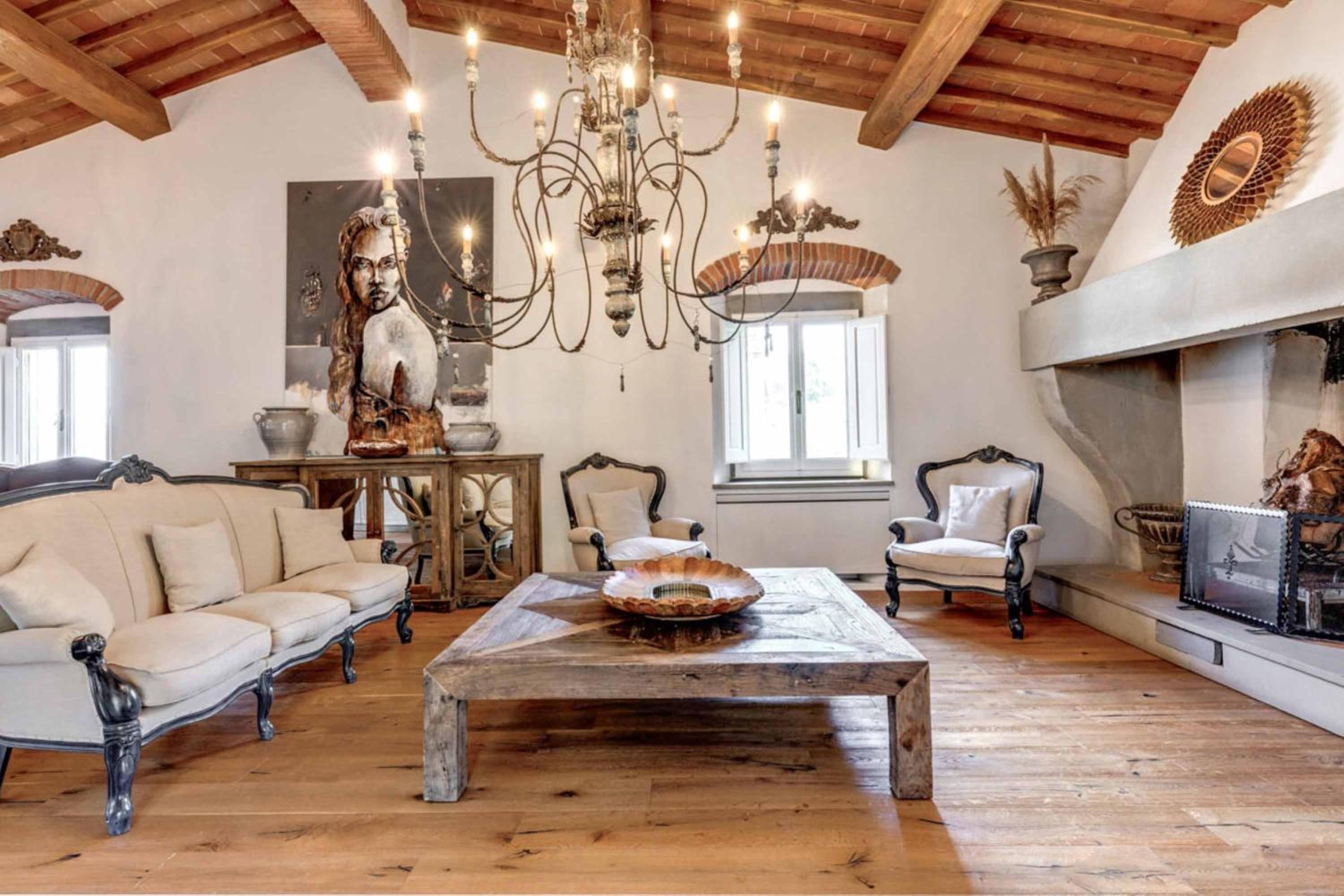Seven-Bedroom Villa photo 1