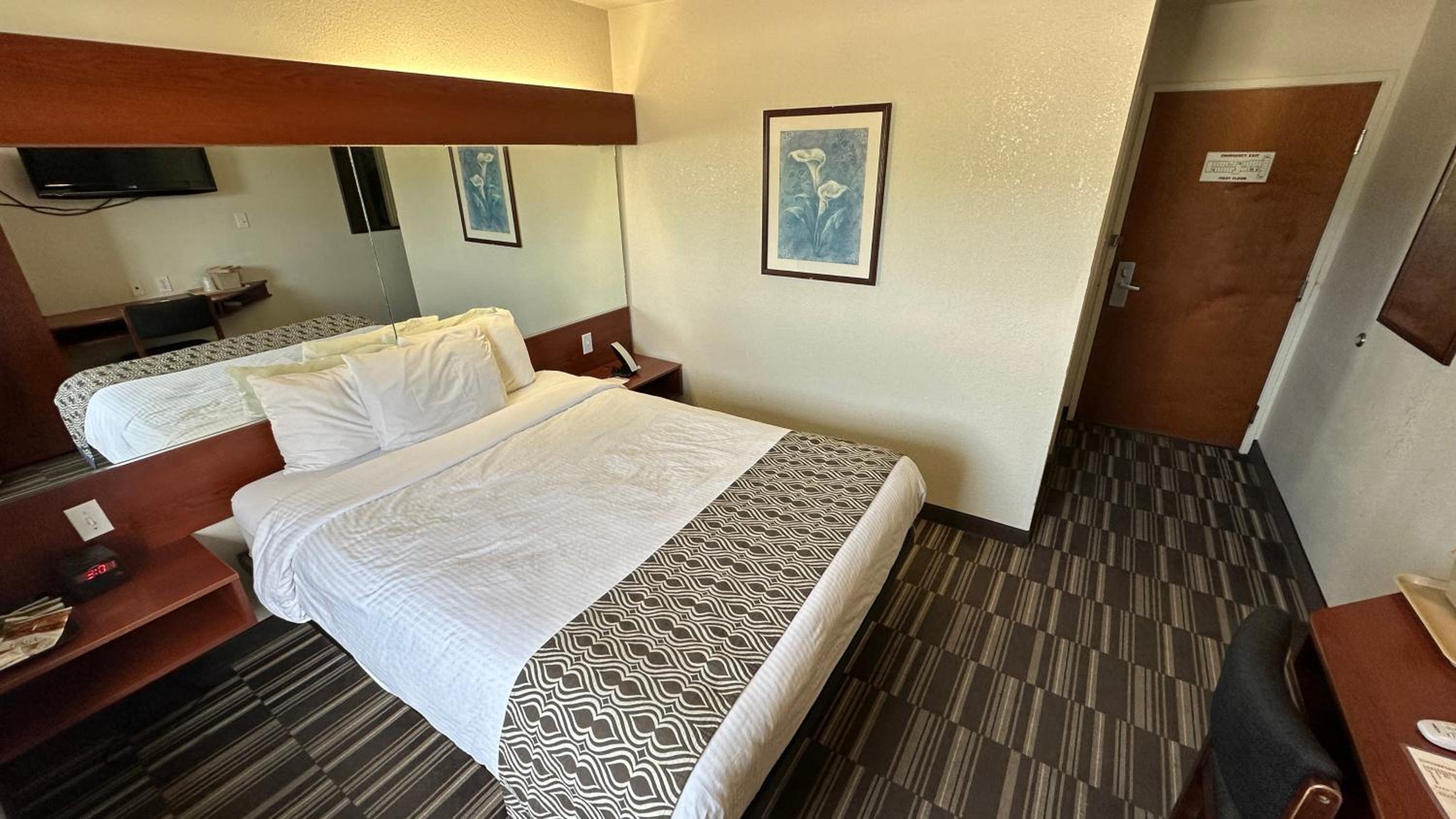 Queen Room - Disability Access/Non-Smoking - Photo 1