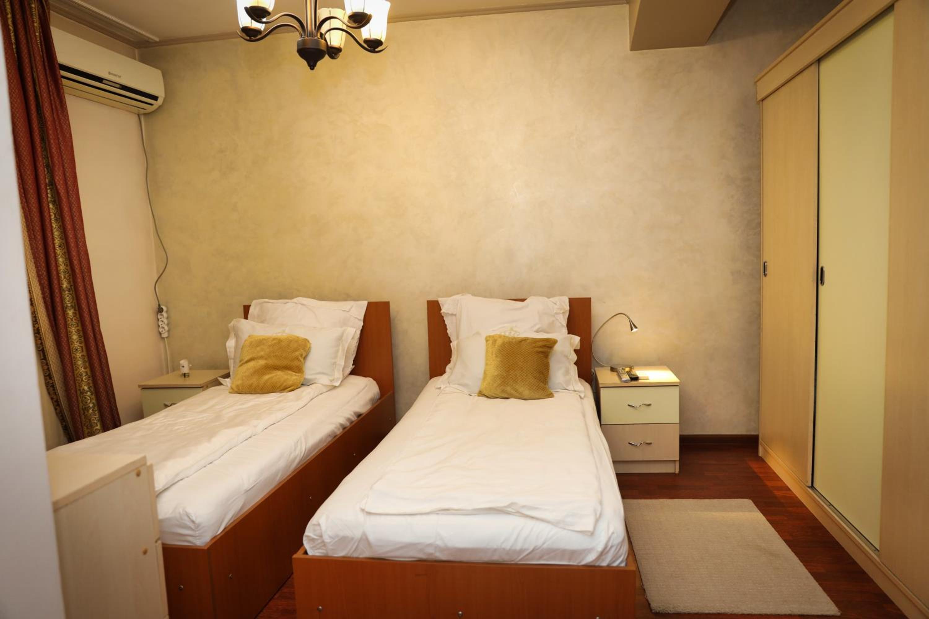 Twin Room - Photo 2