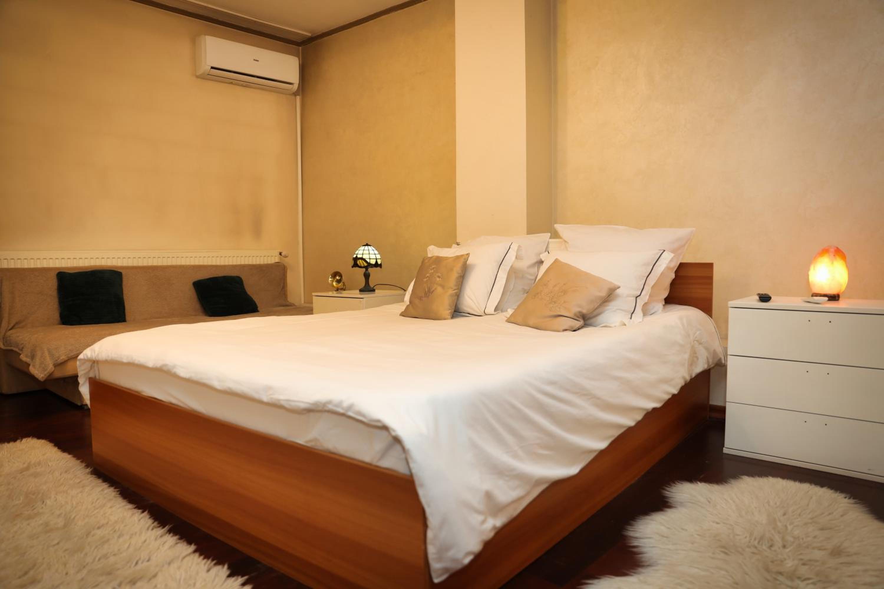 Queen Room with Balcony - Photo 1