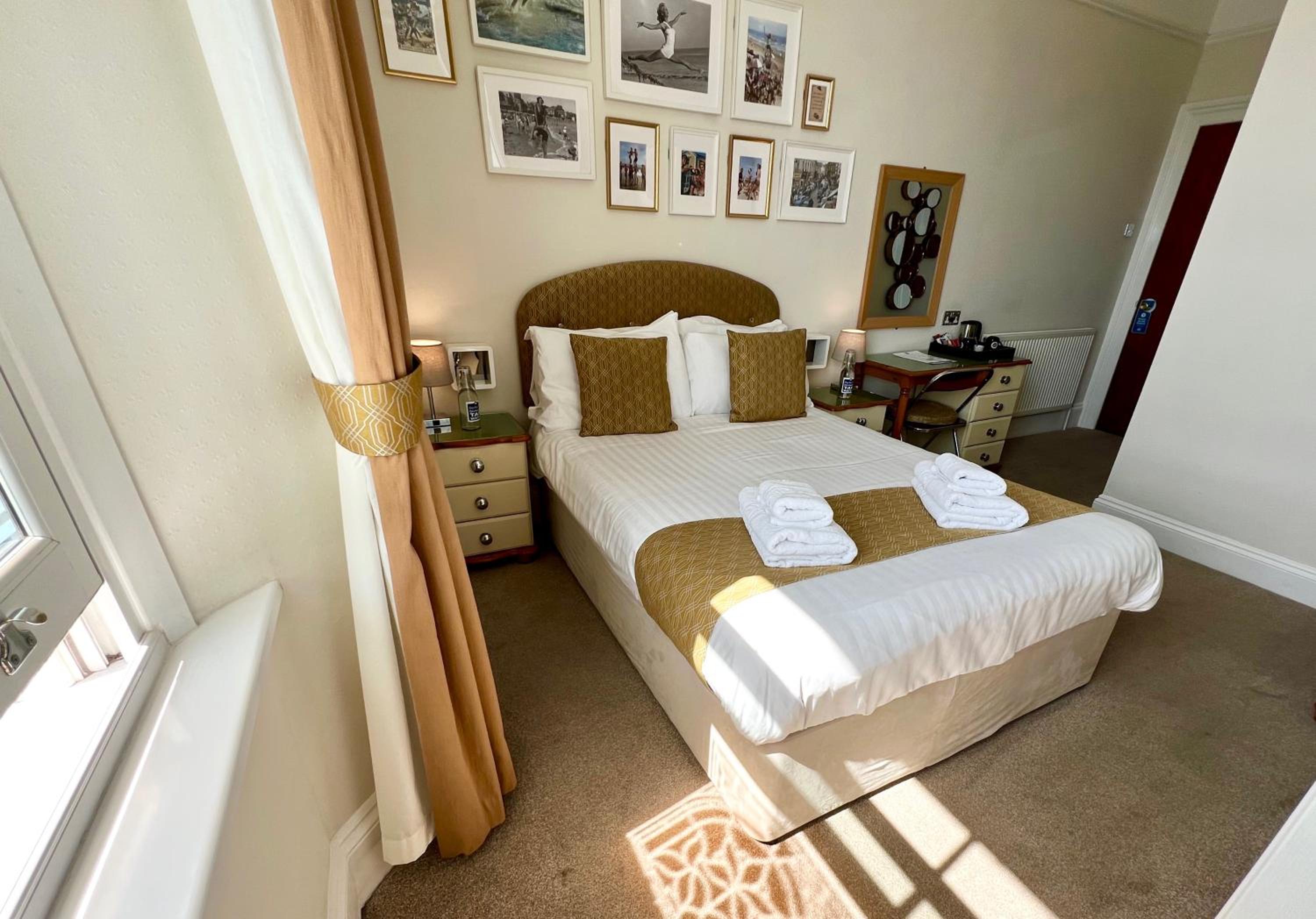 Double Room with Pool View photo 3
