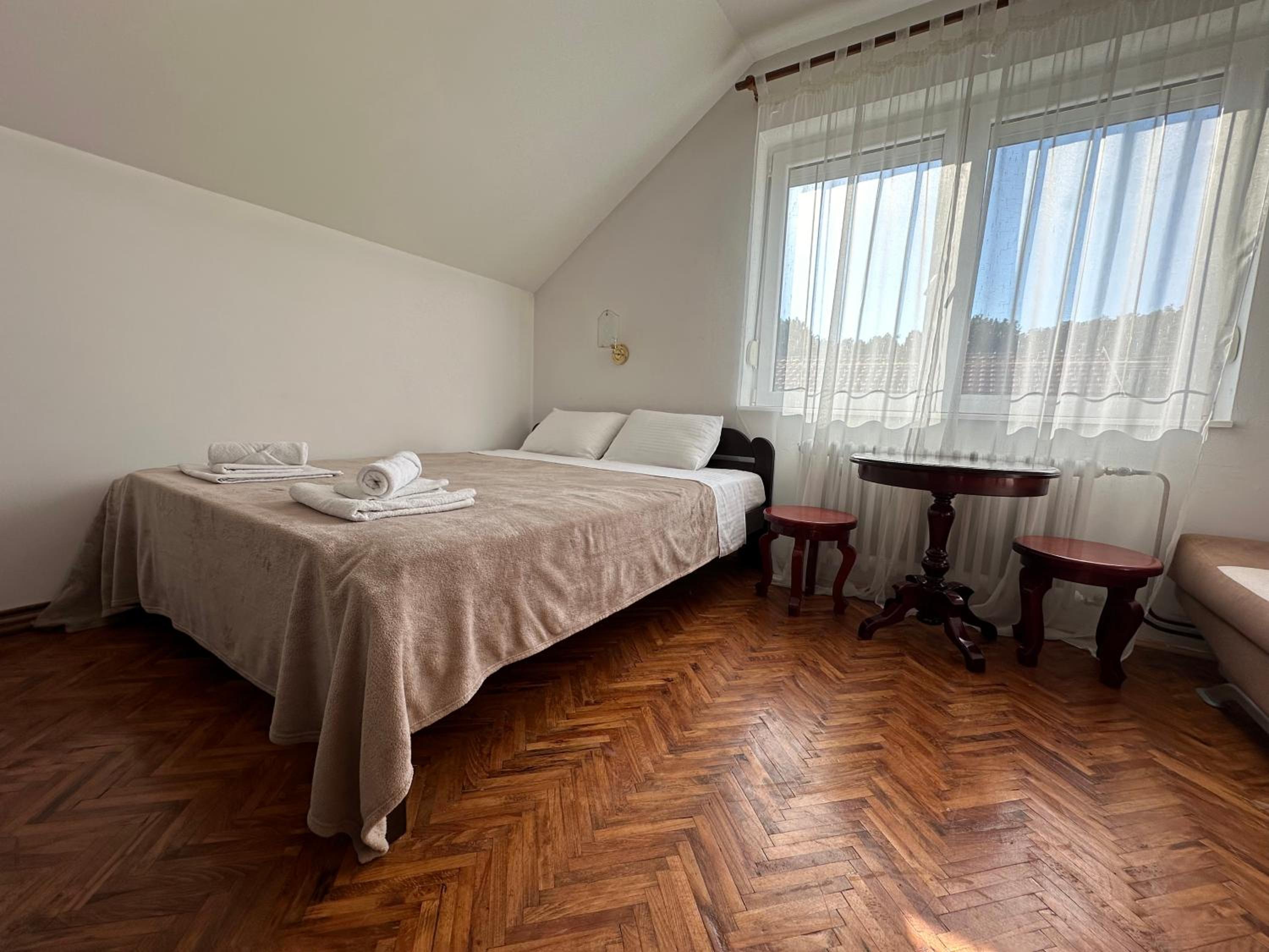 Deluxe Double Room with Extra Bed photo 3